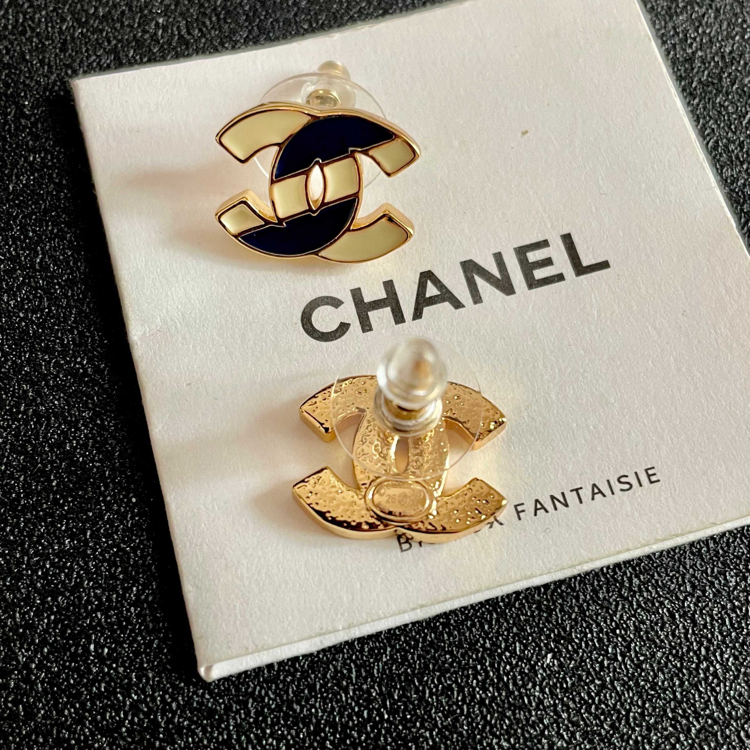 CHANEL 高仿香奈兒 藍白雙C琺瑯耳釘 經典Logo耳環 女款飾品| 9 CHANEL 高仿香奈兒 藍白雙C琺瑯耳釘 經典Logo耳環 女款飾品