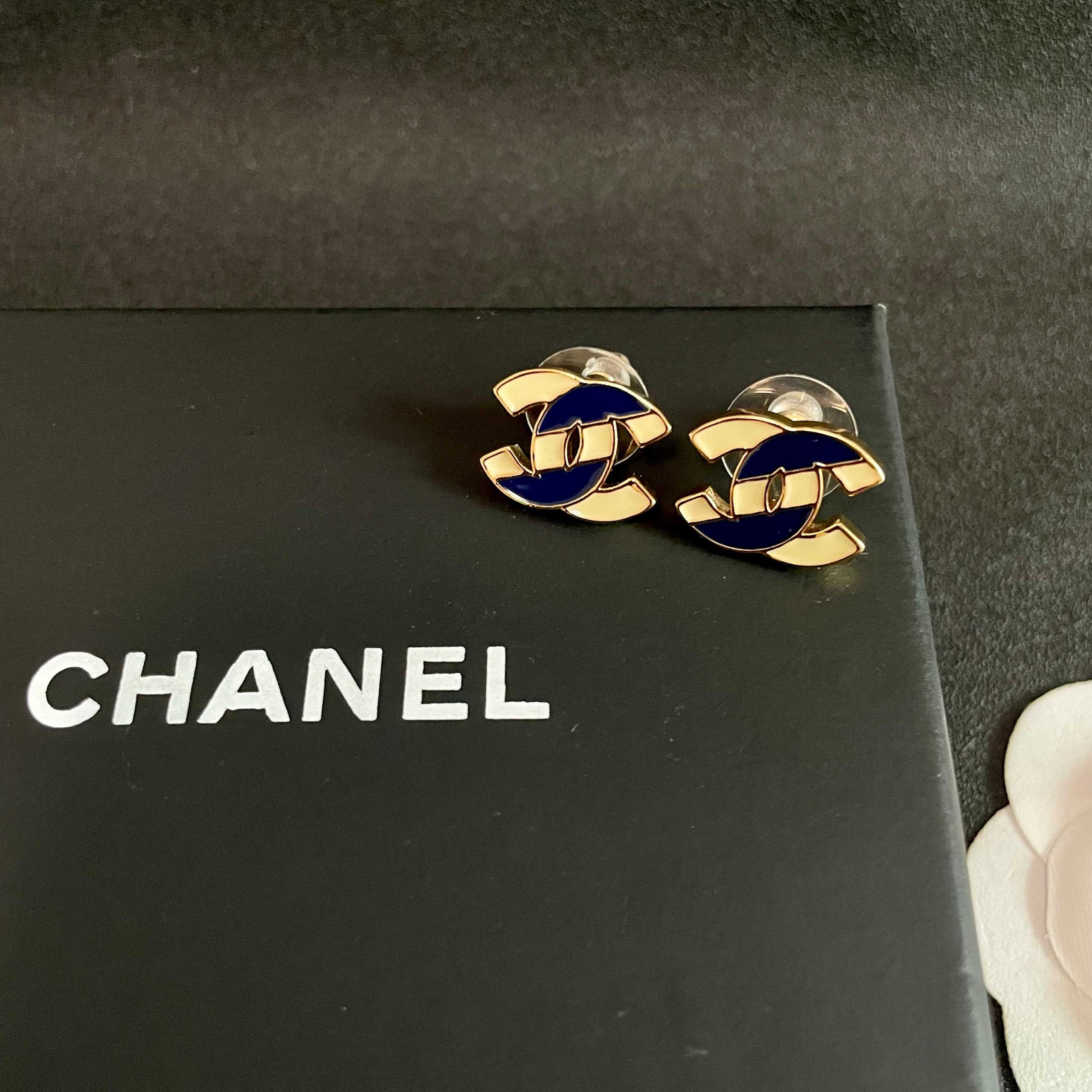 CHANEL 高仿香奈兒 藍白雙C琺瑯耳釘 經典Logo耳環 女款飾品| 7 CHANEL 高仿香奈兒 藍白雙C琺瑯耳釘 經典Logo耳環 女款飾品