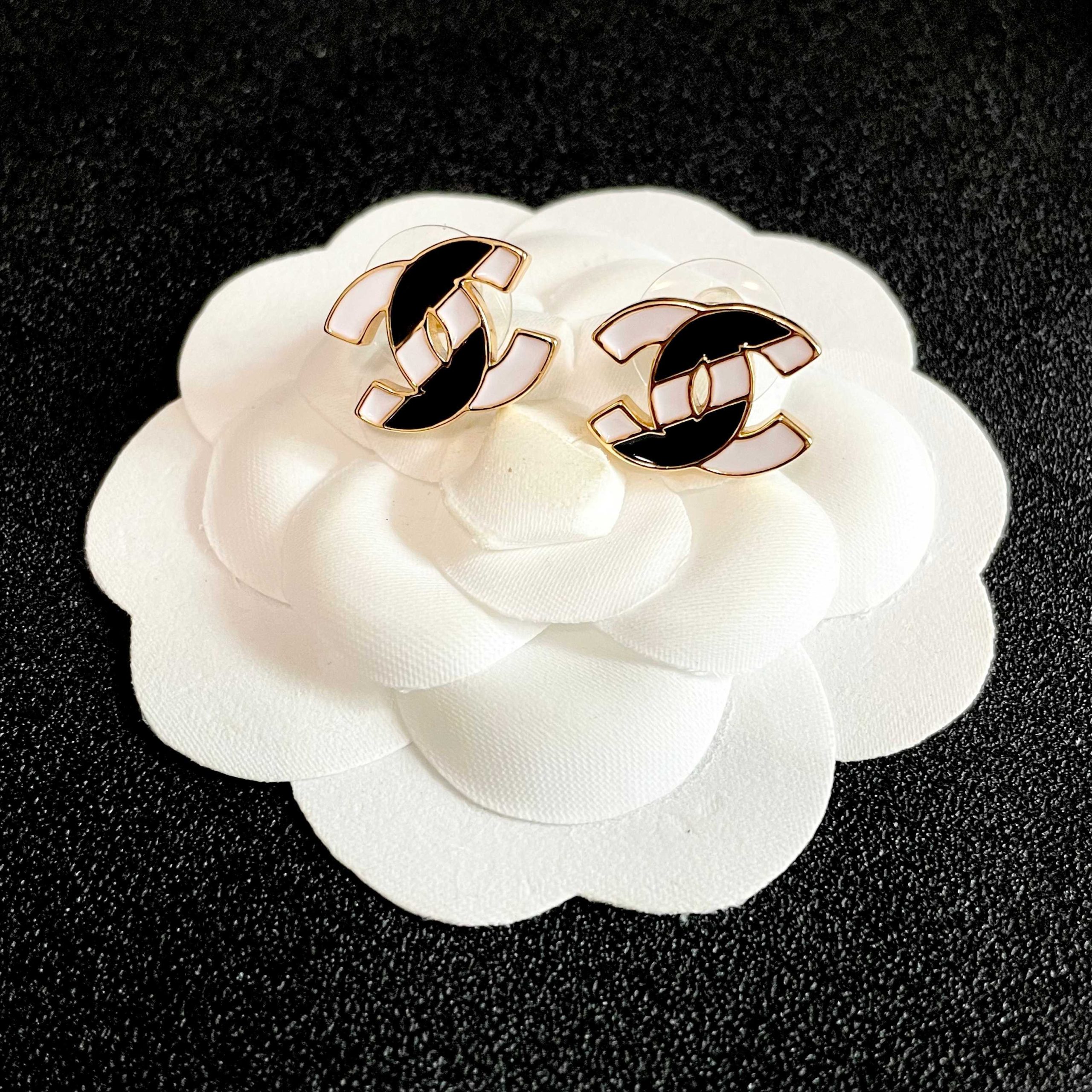 Chanel 原單 黑白雙C琺瑯耳釘 經典Logo耳環 女款精品飾品