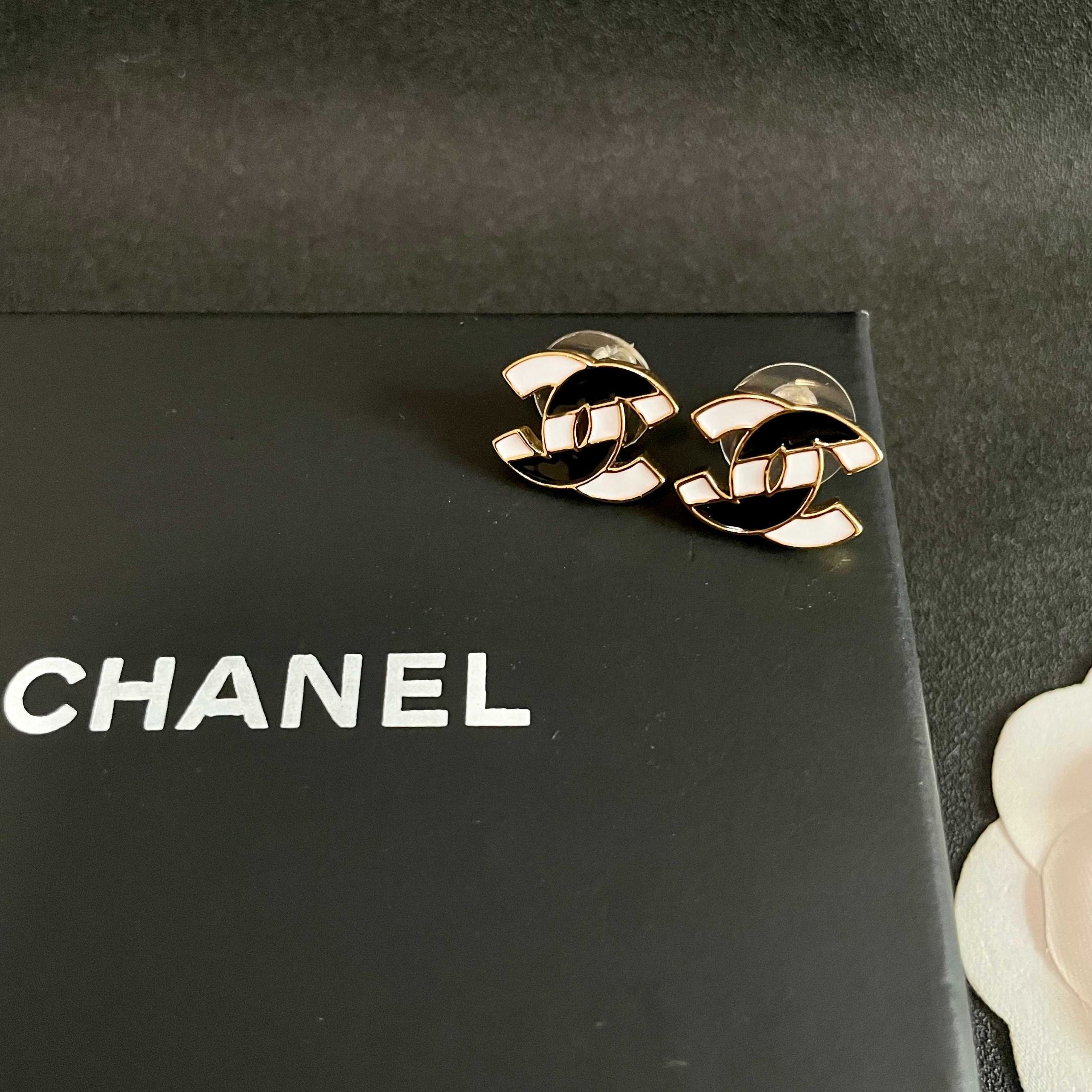Chanel 原單 黑白雙C琺瑯耳釘 經典Logo耳環 女款精品飾品