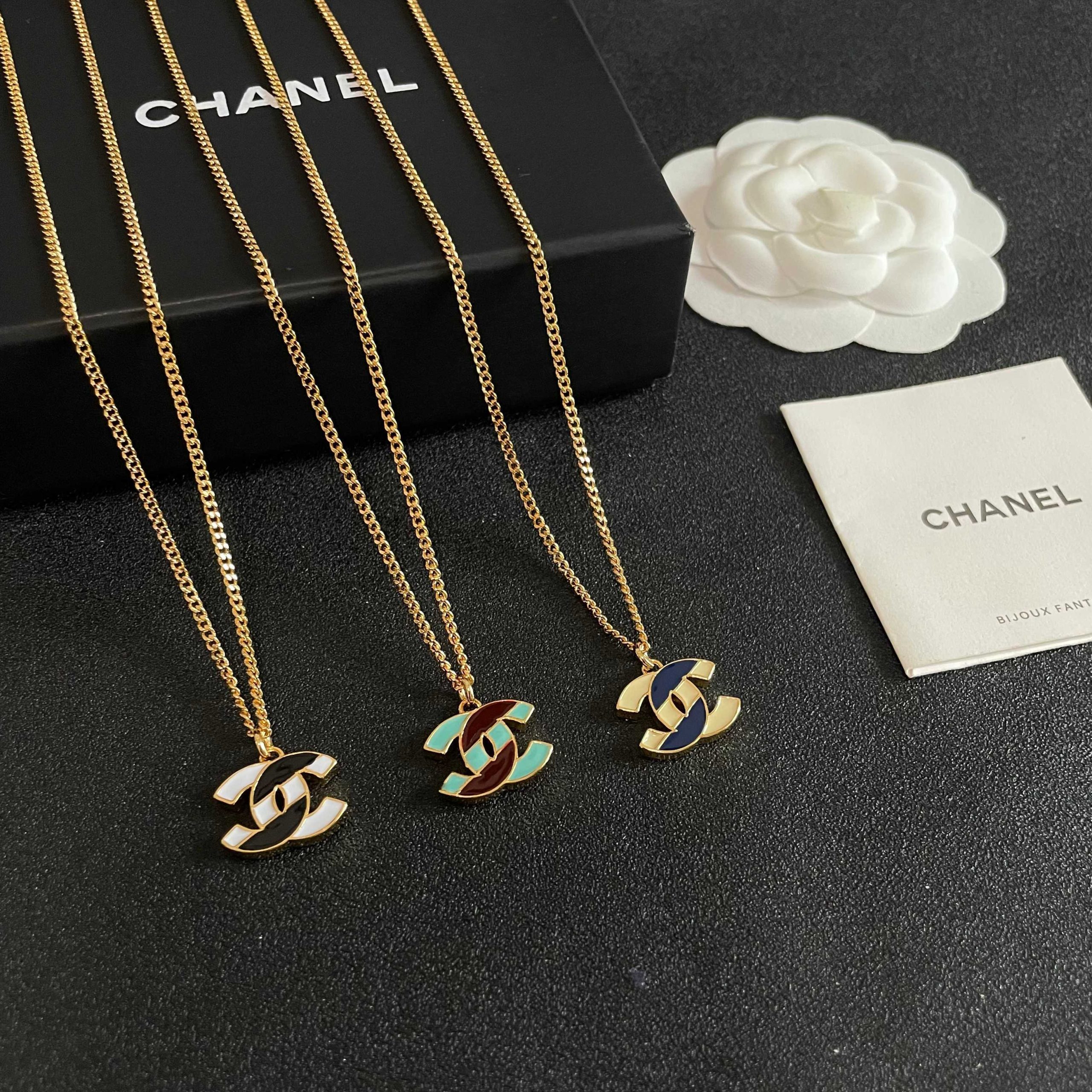 Chanel 高仿 雙C琺瑯項鍊 藍色復古吊墜 女款精品項鍊| 10 Chanel 高仿 雙C琺瑯項鍊 藍色復古吊墜 女款精品項鍊