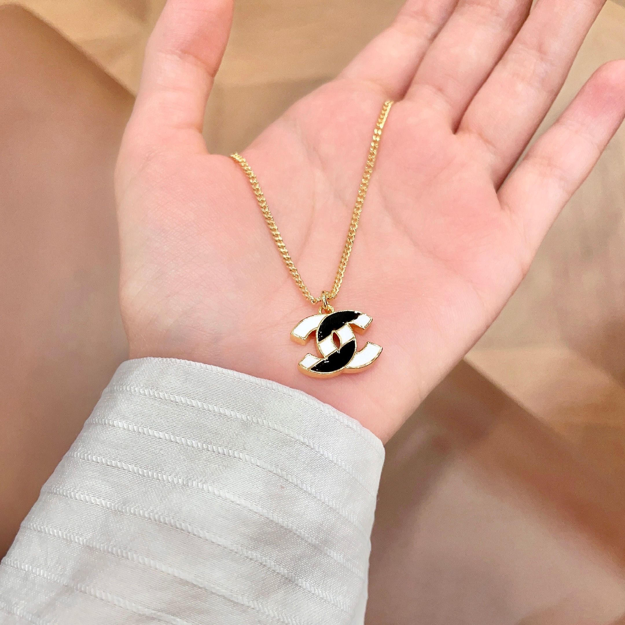 Chanel 高仿 黑白雙C琺瑯項鍊 經典Logo吊墜 精品鎖骨鏈