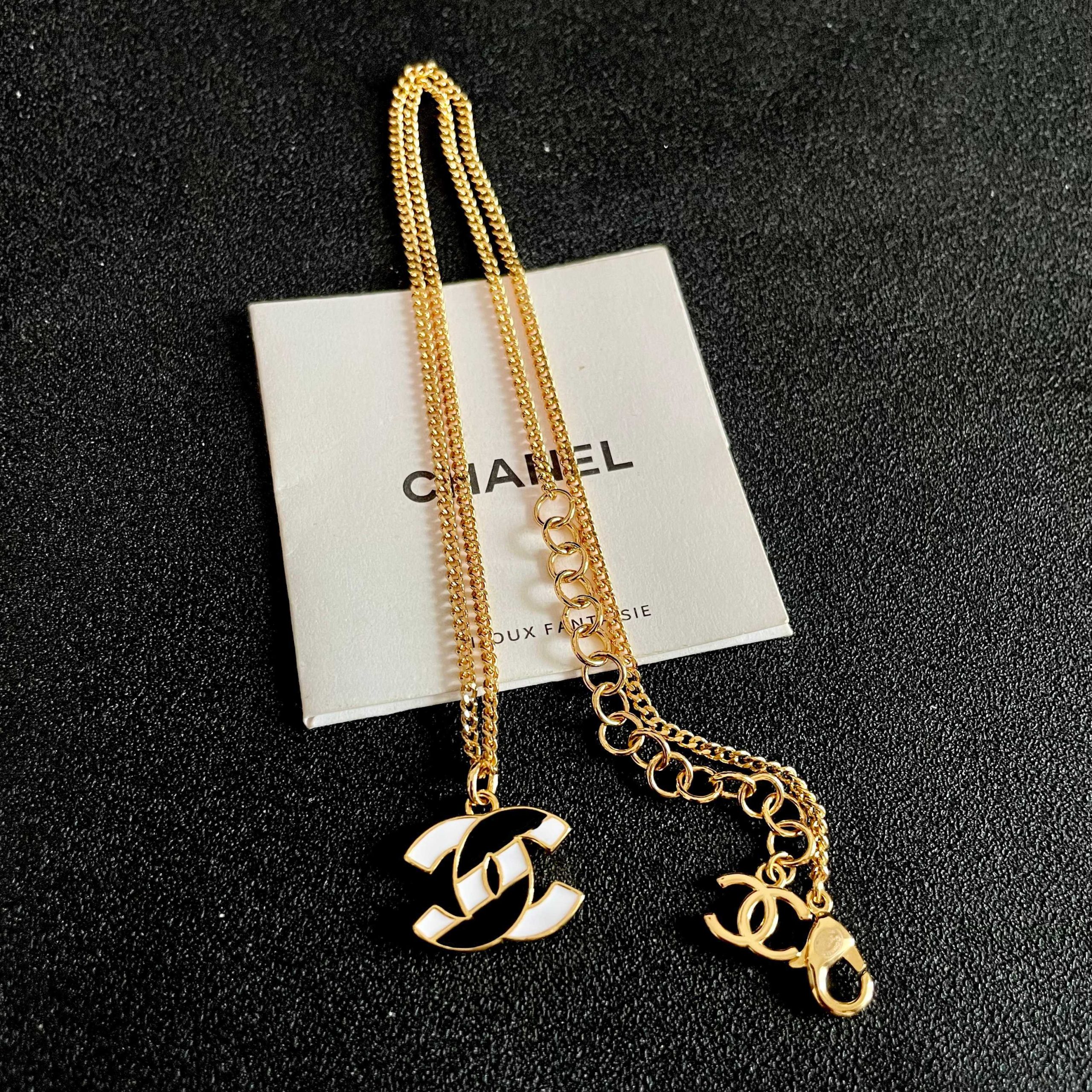 Chanel 高仿 黑白雙C琺瑯項鍊 經典Logo吊墜 精品鎖骨鏈