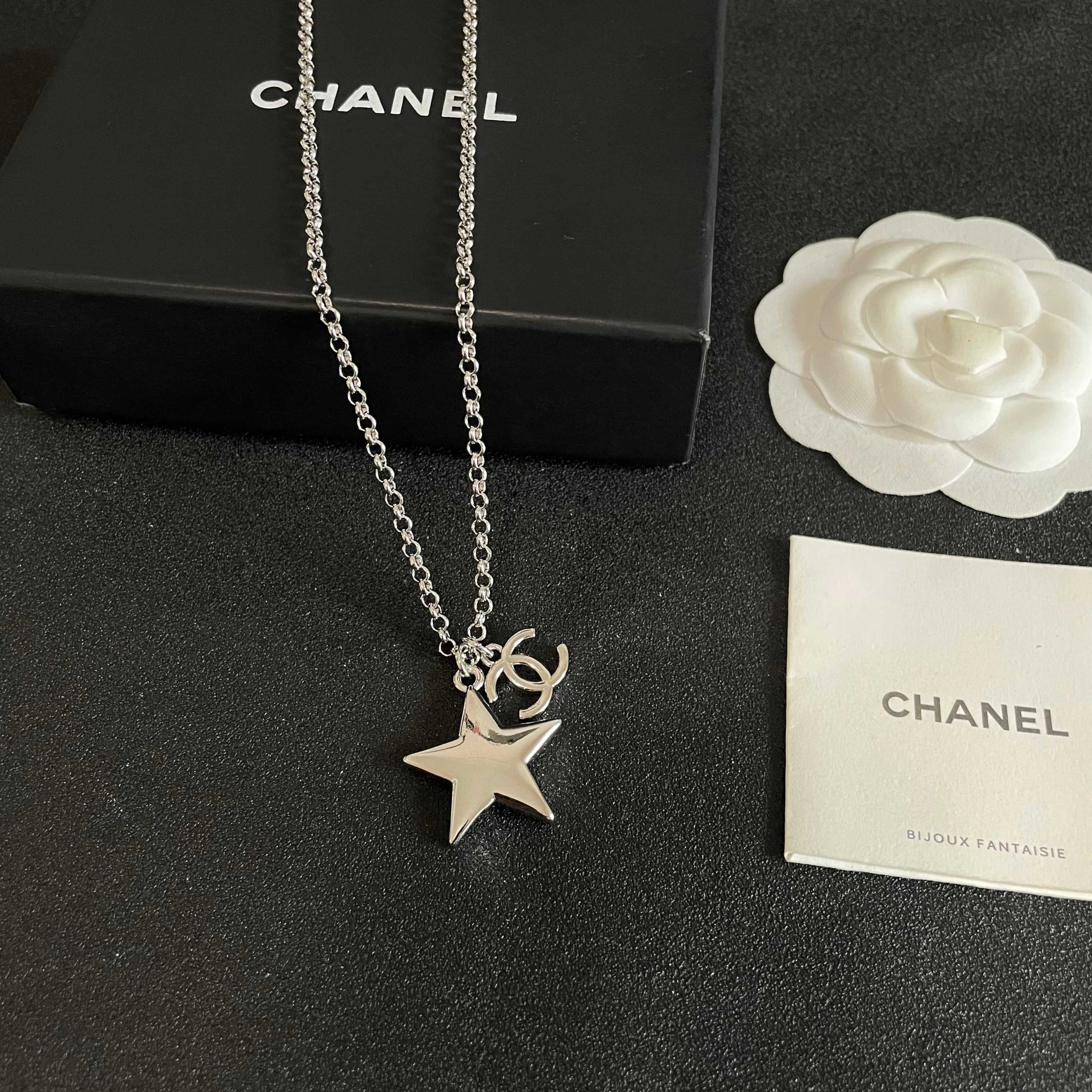 CHANEL高仿女士星星雙C吊墜項鍊 復古銀色百搭精品飾品| 11 CHANEL高仿女士星星雙C吊墜項鍊 復古銀色百搭精品飾品