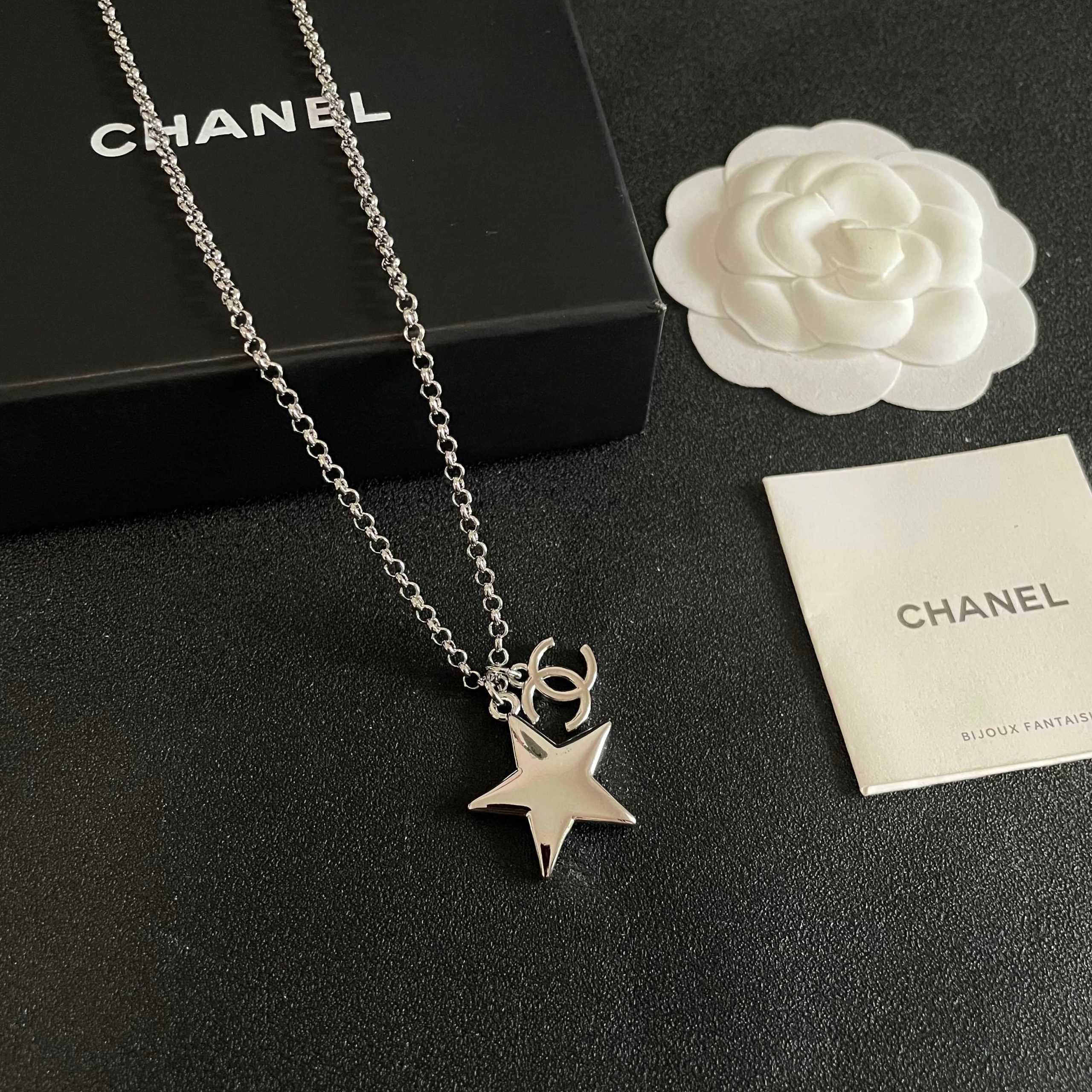 CHANEL高仿女士星星雙C吊墜項鍊 復古銀色百搭精品飾品| 10 CHANEL高仿女士星星雙C吊墜項鍊 復古銀色百搭精品飾品