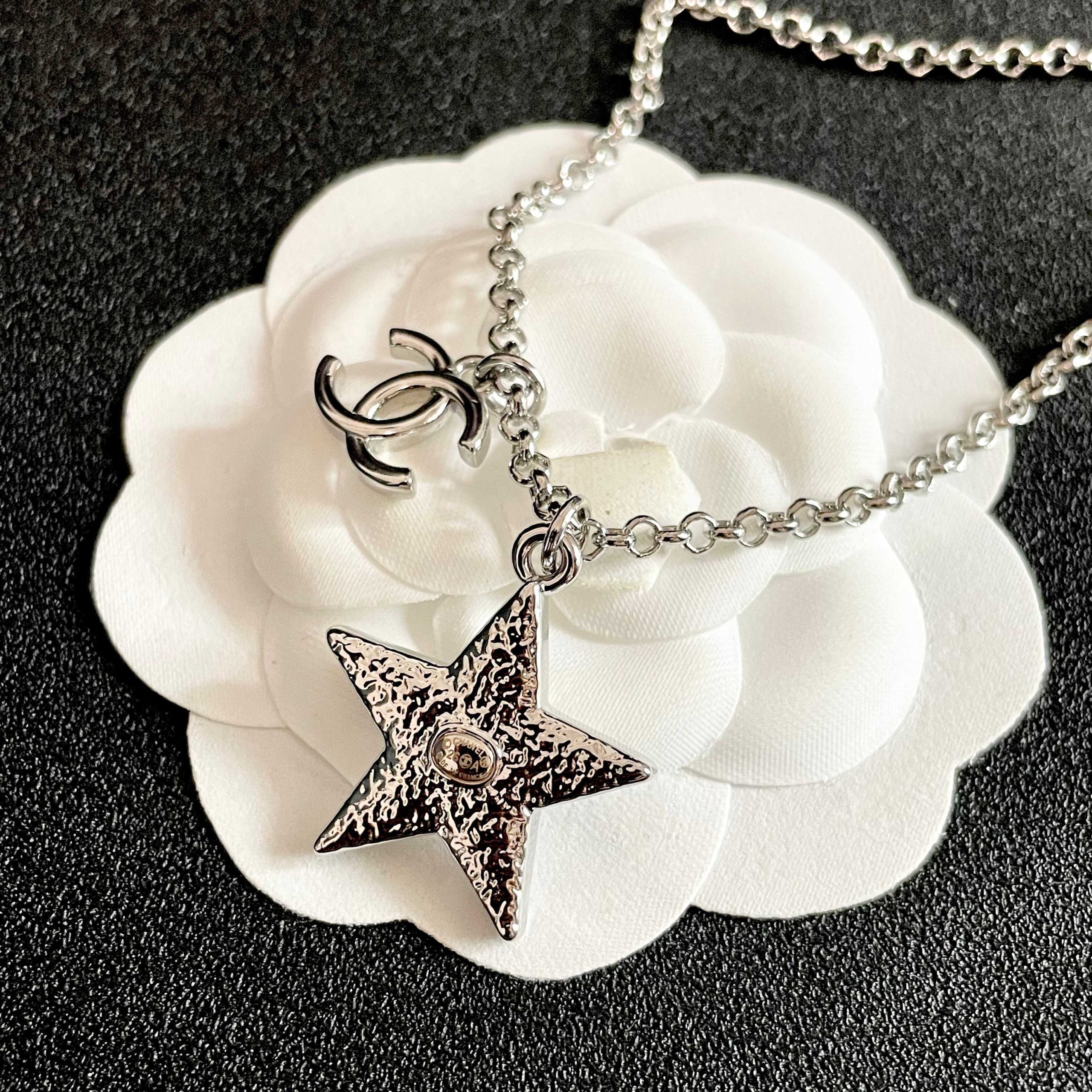 CHANEL高仿女士星星雙C吊墜項鍊 復古銀色百搭精品飾品| 8 CHANEL高仿女士星星雙C吊墜項鍊 復古銀色百搭精品飾品