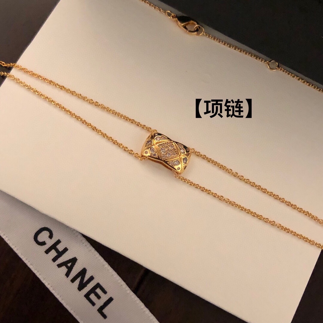 CHANEL高仿女士菱格鑲鑽吊墜項鍊 金色雙鏈設計精緻鎖骨鏈| 10 CHANEL高仿女士菱格鑲鑽吊墜項鍊 金色雙鏈設計精緻鎖骨鏈