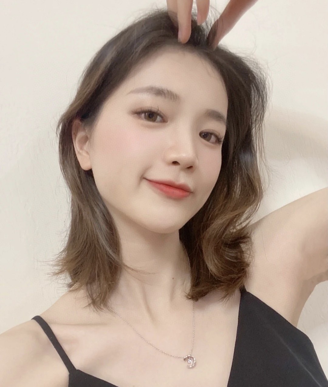 CHANEL高仿女士月牙單鑽項鍊 銀色立體切面吊墜簡約氣質款| 9 CHANEL高仿女士月牙單鑽項鍊 銀色立體切面吊墜簡約氣質款