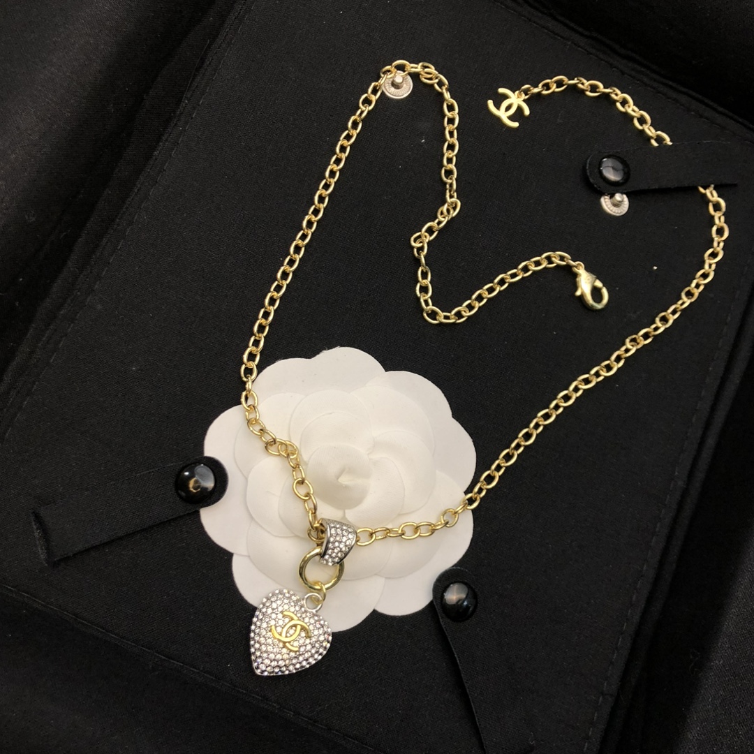 CHANEL A貨女士愛心鑲鑽項鍊 金色粗鏈雙C吊墜華麗個性款| 11 CHANEL A貨女士愛心鑲鑽項鍊 金色粗鏈雙C吊墜華麗個性款