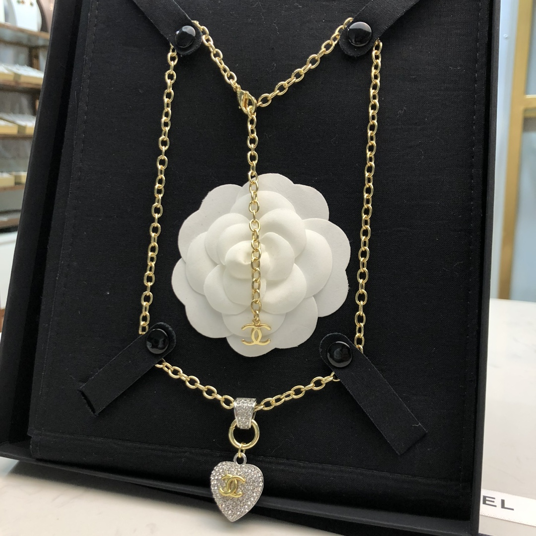 CHANEL A貨女士愛心鑲鑽項鍊 金色粗鏈雙C吊墜華麗個性款| 10 CHANEL A貨女士愛心鑲鑽項鍊 金色粗鏈雙C吊墜華麗個性款