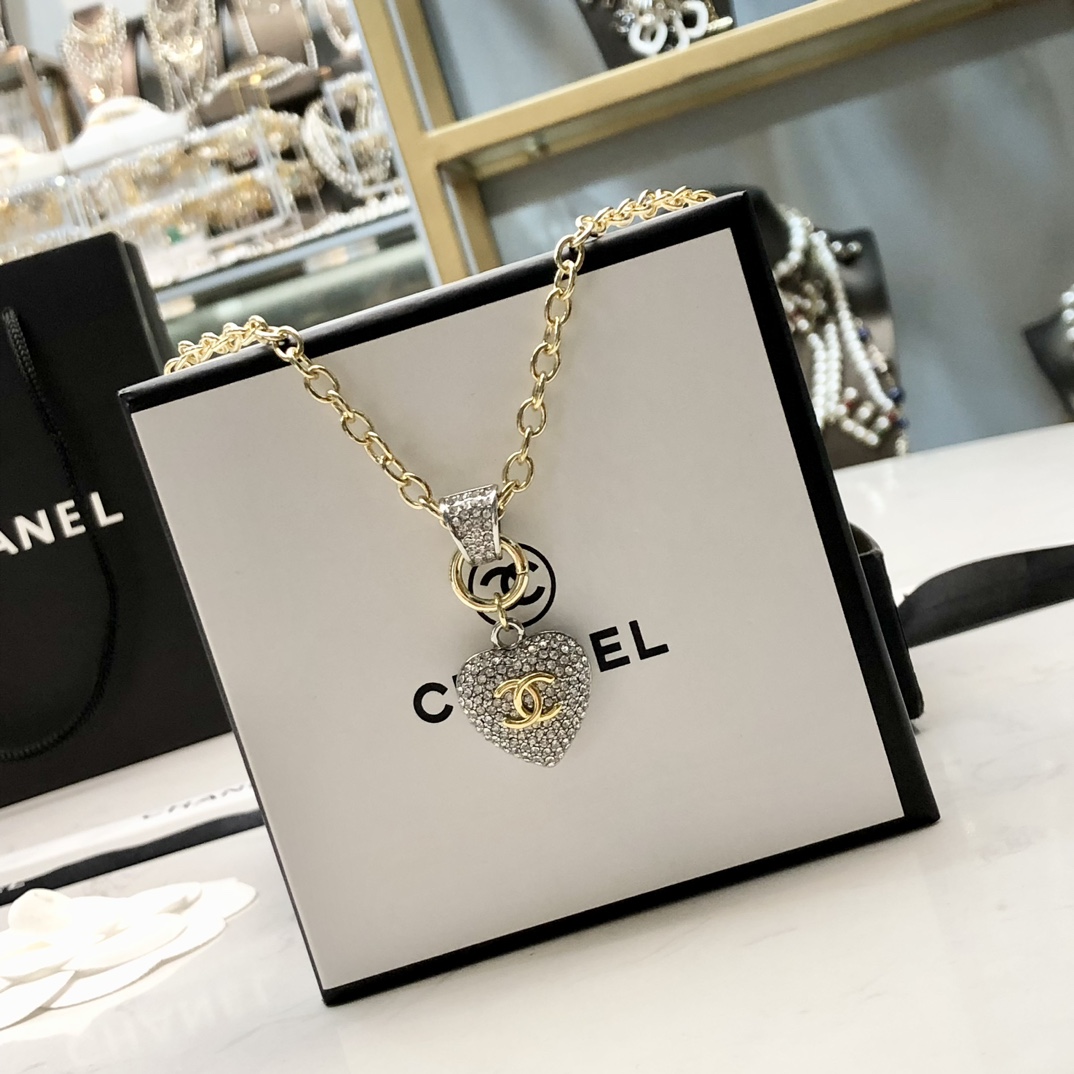 CHANEL A貨女士愛心鑲鑽項鍊 金色粗鏈雙C吊墜華麗個性款| 9 CHANEL A貨女士愛心鑲鑽項鍊 金色粗鏈雙C吊墜華麗個性款
