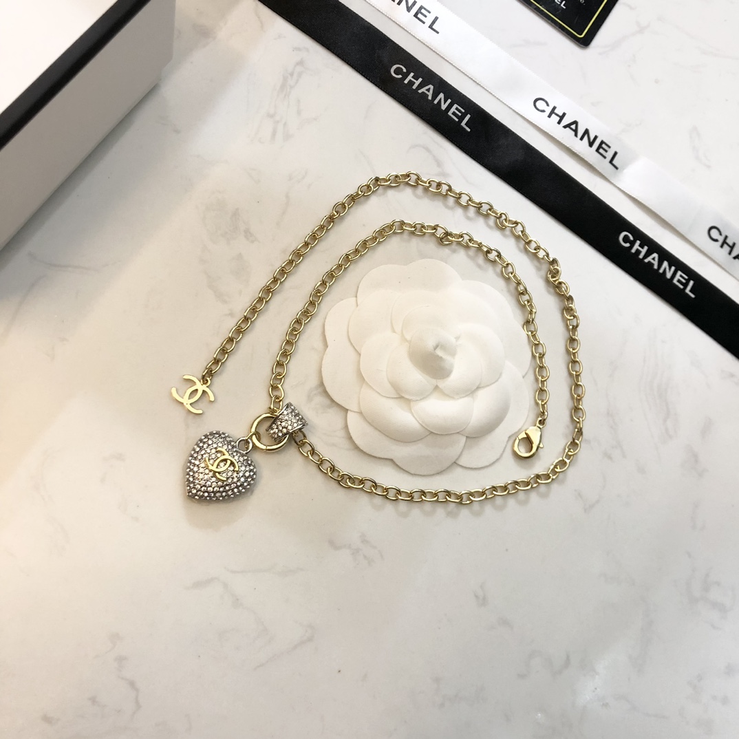 CHANEL A貨女士愛心鑲鑽項鍊 金色粗鏈雙C吊墜華麗個性款| 8 CHANEL A貨女士愛心鑲鑽項鍊 金色粗鏈雙C吊墜華麗個性款