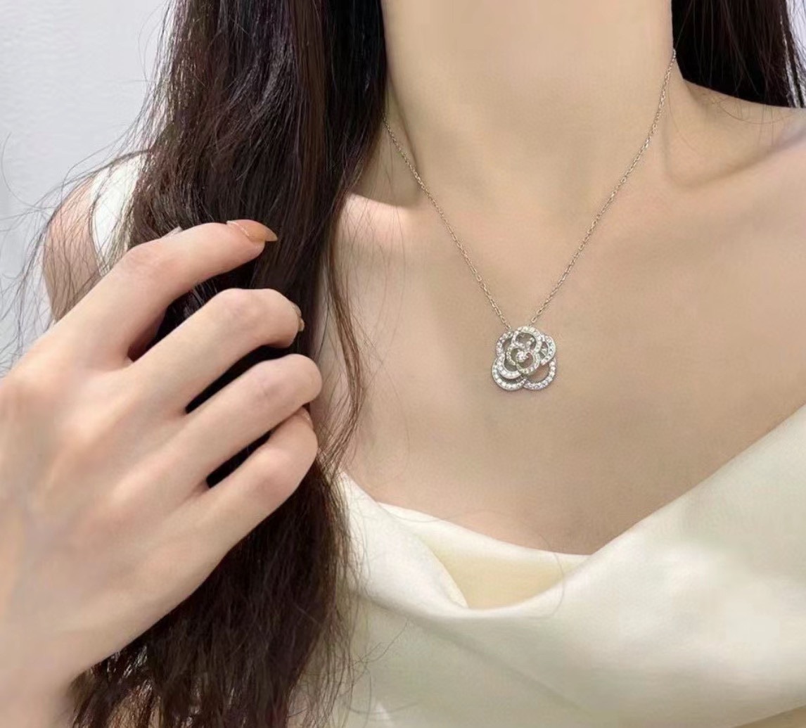CHANEL一比一女士山茶花鑲鑽項鍊 銀色立體花朵單鑽奢華鎖骨鏈| 8 CHANEL一比一女士山茶花鑲鑽項鍊 銀色立體花朵單鑽奢華鎖骨鏈