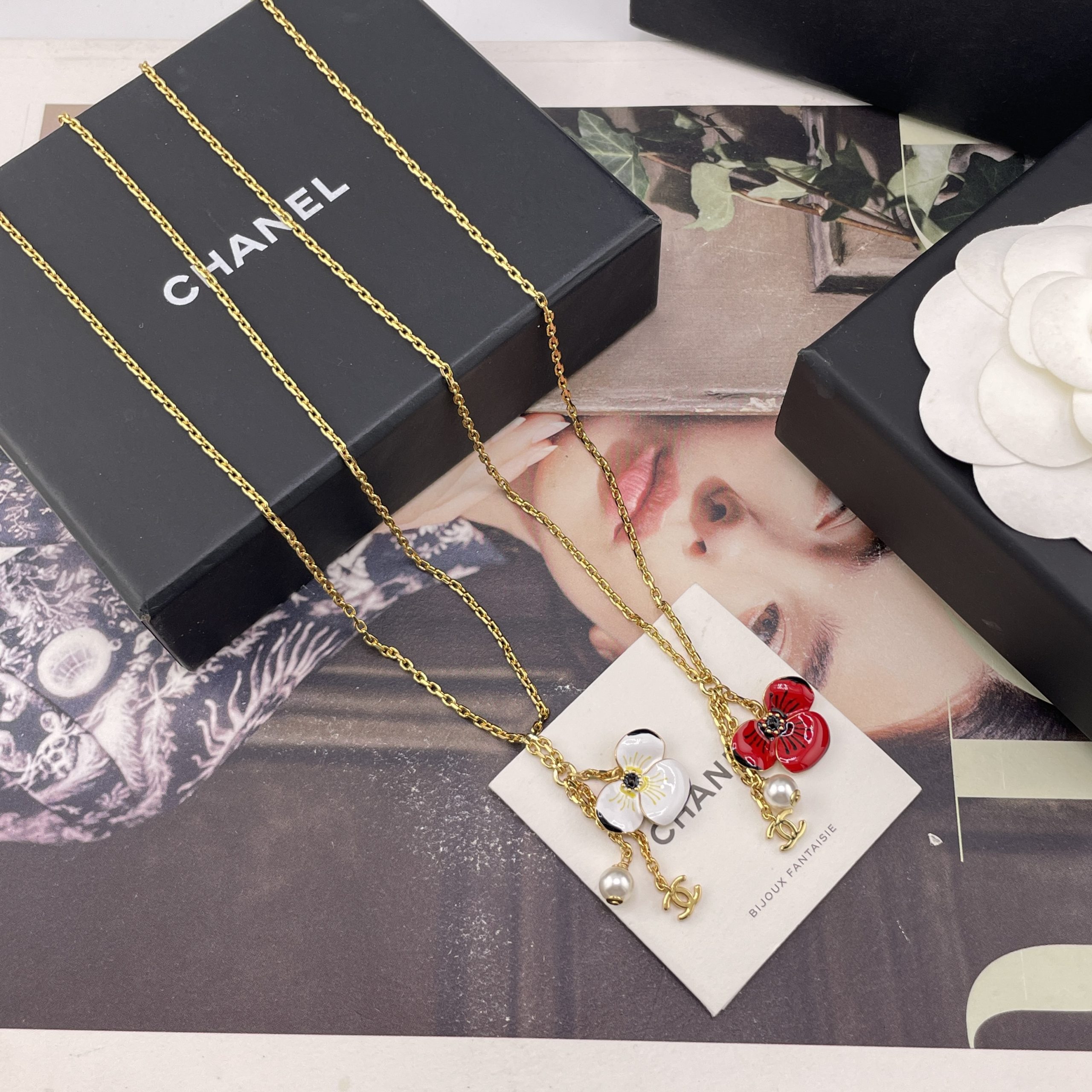 CHANEL復刻女士花朵雙C項鍊 紅白琺瑯珍珠金色吊墜甜美鎖骨鏈| 13 CHANEL復刻女士花朵雙C項鍊 紅白琺瑯珍珠金色吊墜甜美鎖骨鏈