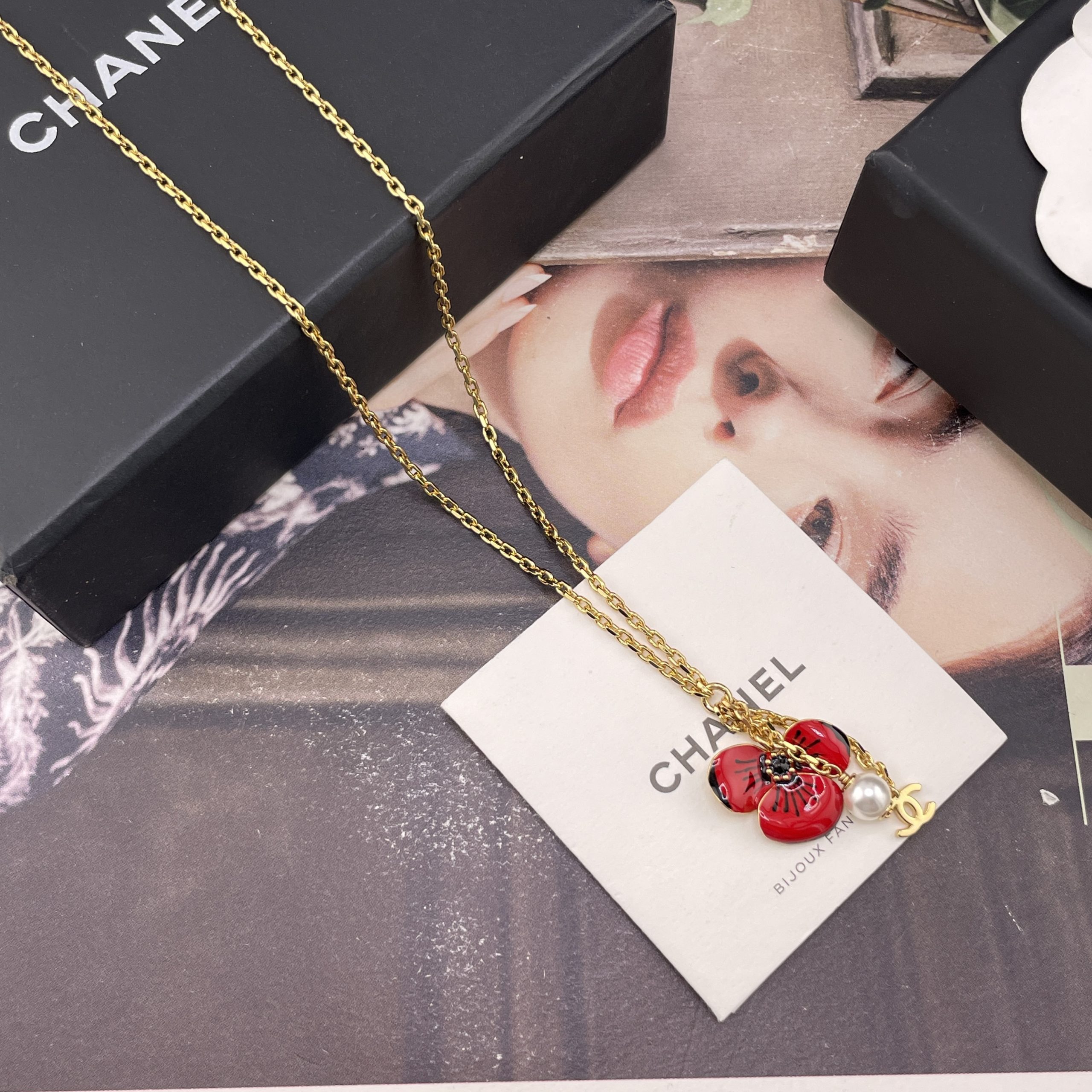 CHANEL復刻女士花朵雙C項鍊 紅白琺瑯珍珠金色吊墜甜美鎖骨鏈| 12 CHANEL復刻女士花朵雙C項鍊 紅白琺瑯珍珠金色吊墜甜美鎖骨鏈
