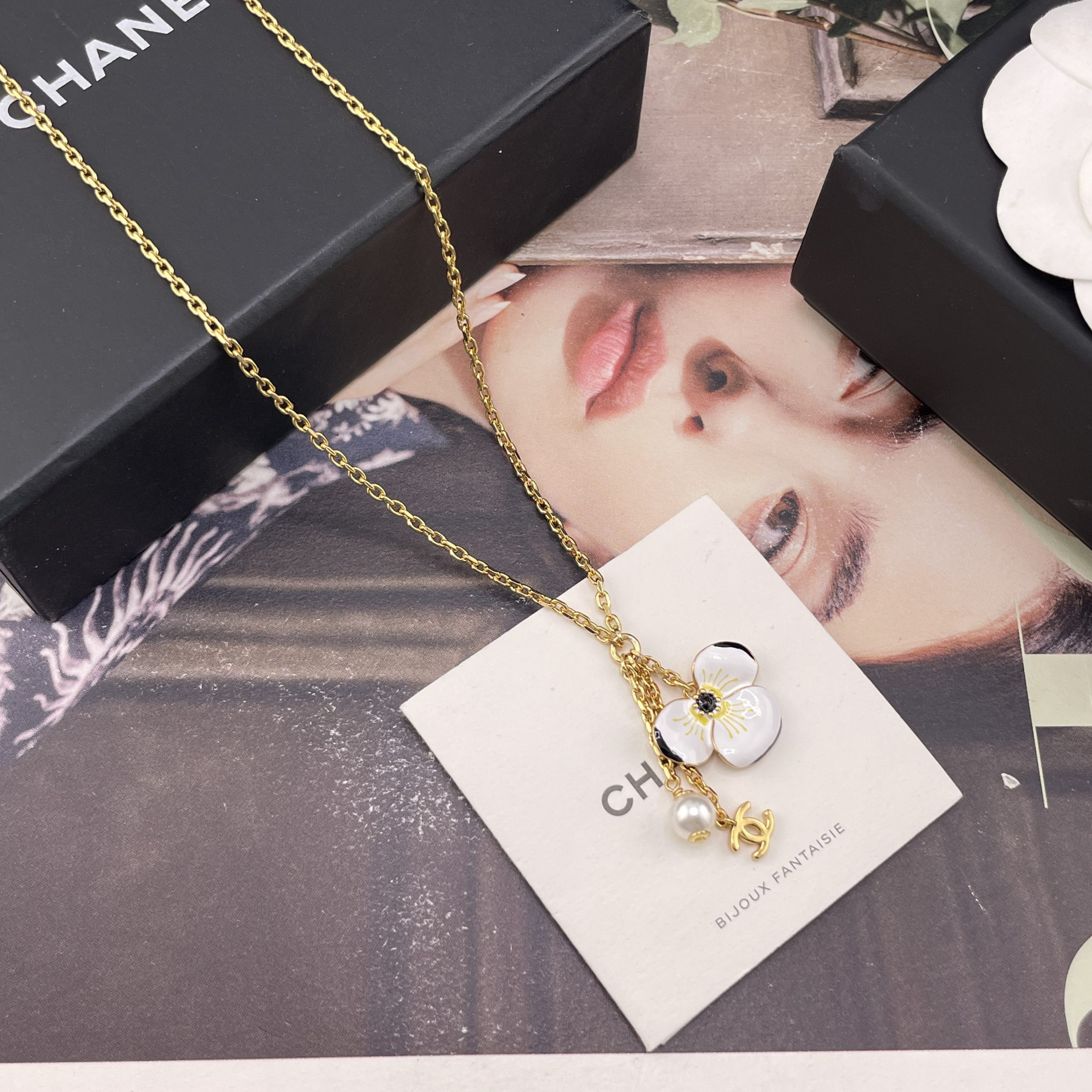 CHANEL復刻女士花朵雙C項鍊 紅白琺瑯珍珠金色吊墜甜美鎖骨鏈| 11 CHANEL復刻女士花朵雙C項鍊 紅白琺瑯珍珠金色吊墜甜美鎖骨鏈