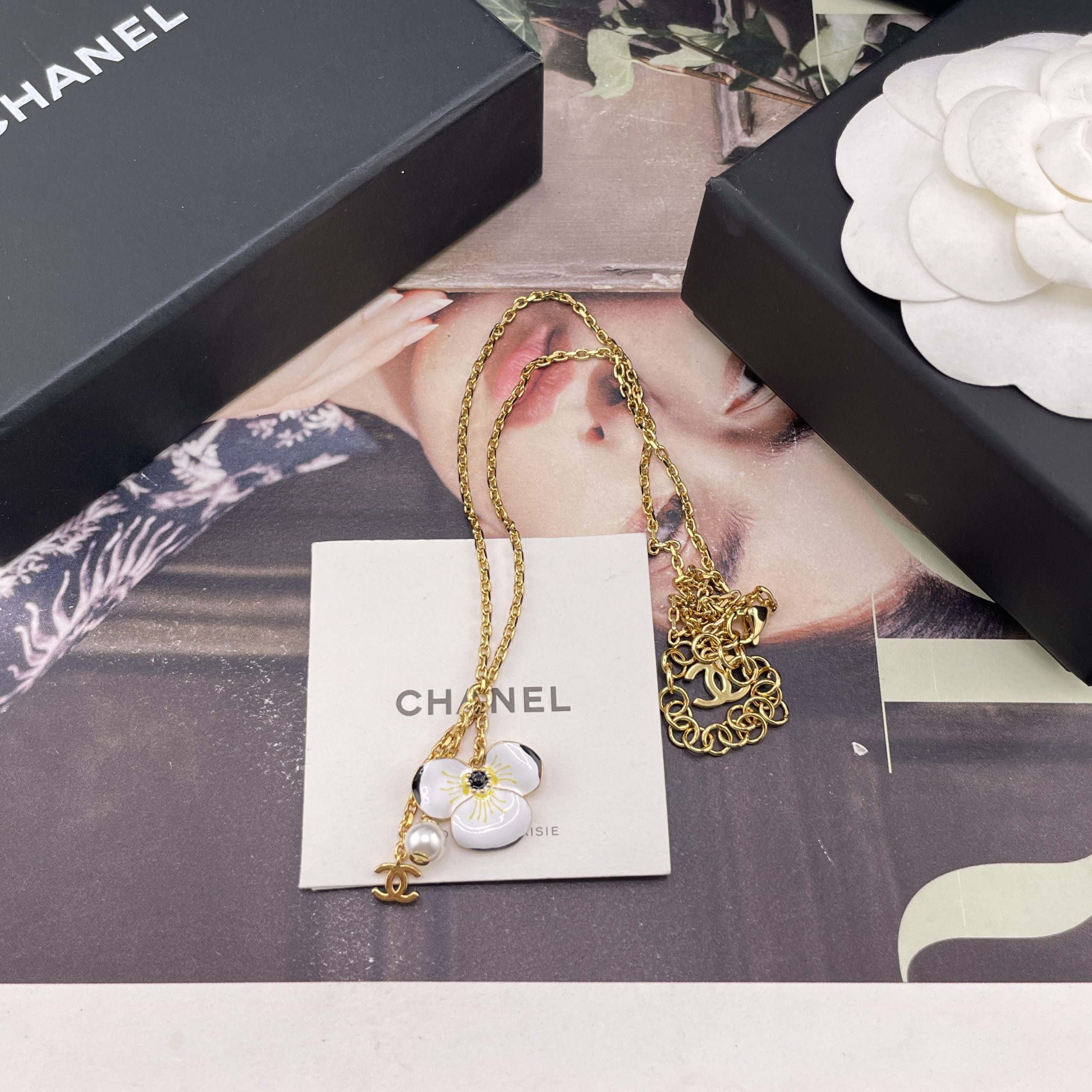 CHANEL復刻女士花朵雙C項鍊 紅白琺瑯珍珠金色吊墜甜美鎖骨鏈| 10 CHANEL復刻女士花朵雙C項鍊 紅白琺瑯珍珠金色吊墜甜美鎖骨鏈