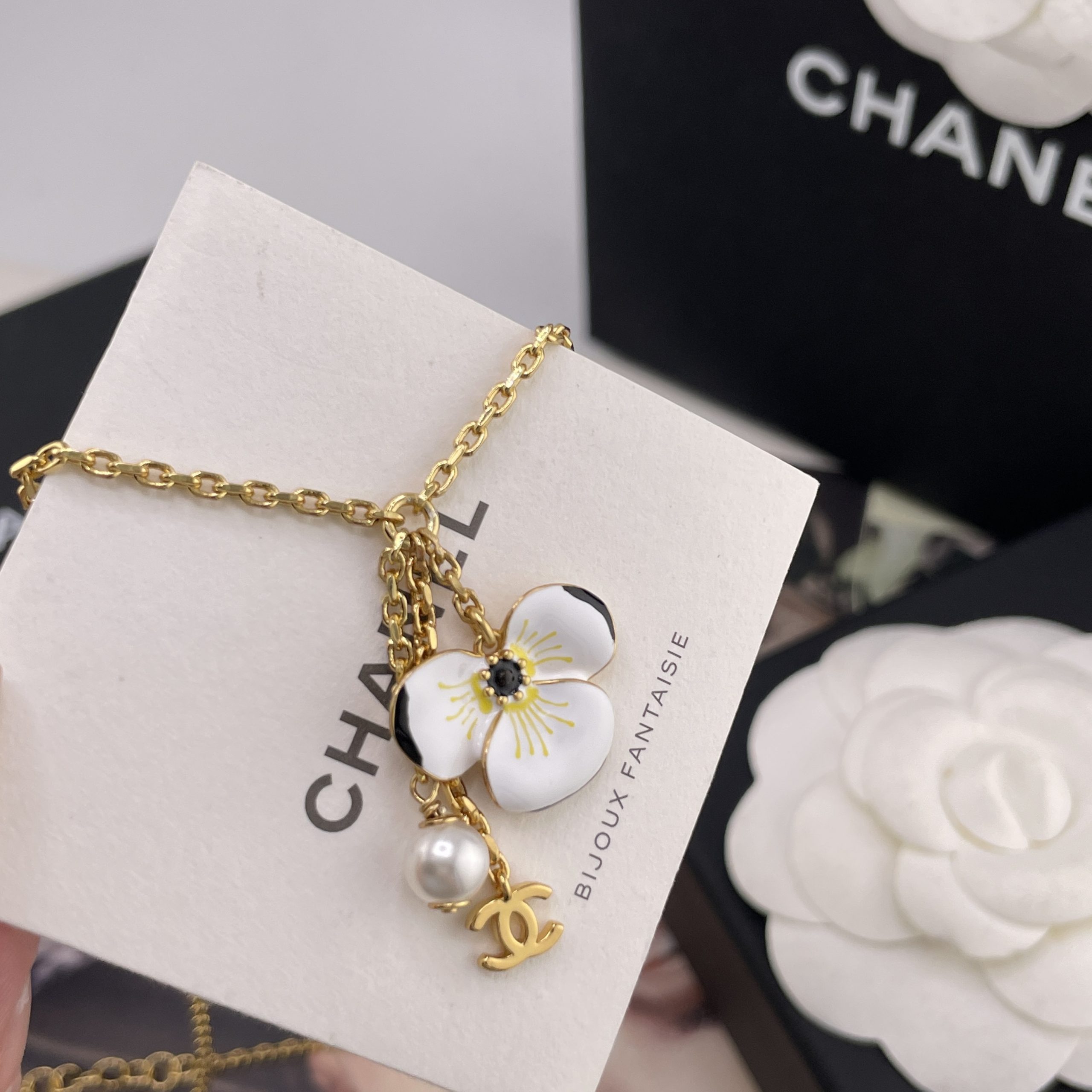 CHANEL復刻女士花朵雙C項鍊 紅白琺瑯珍珠金色吊墜甜美鎖骨鏈| 9 CHANEL復刻女士花朵雙C項鍊 紅白琺瑯珍珠金色吊墜甜美鎖骨鏈