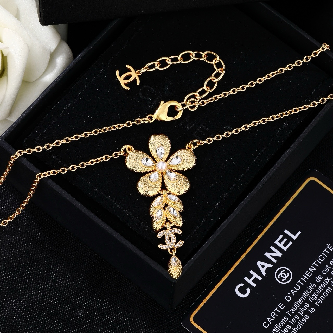 CHANEL高仿女士山茶花項鍊 金色鑲鑽珍珠雙C流蘇氣質鎖骨鏈| 5 CHANEL高仿女士山茶花項鍊 金色鑲鑽珍珠雙C流蘇氣質鎖骨鏈