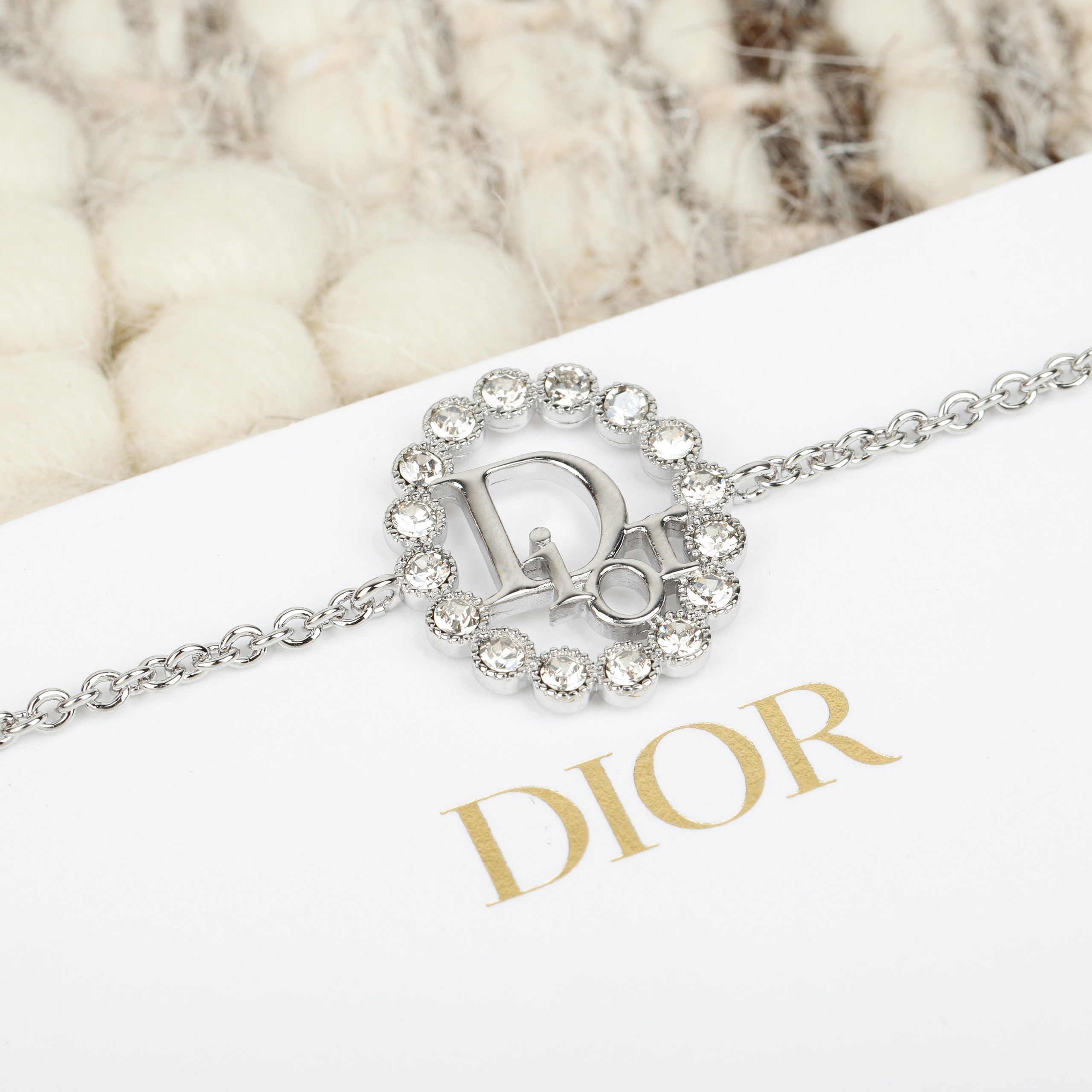 DIOR一比一女士銀色水鑽手鍊CD標誌細鏈設計2026輕奢氣質款| 10 DIOR一比一女士銀色水鑽手鍊CD標誌細鏈設計2026輕奢氣質款