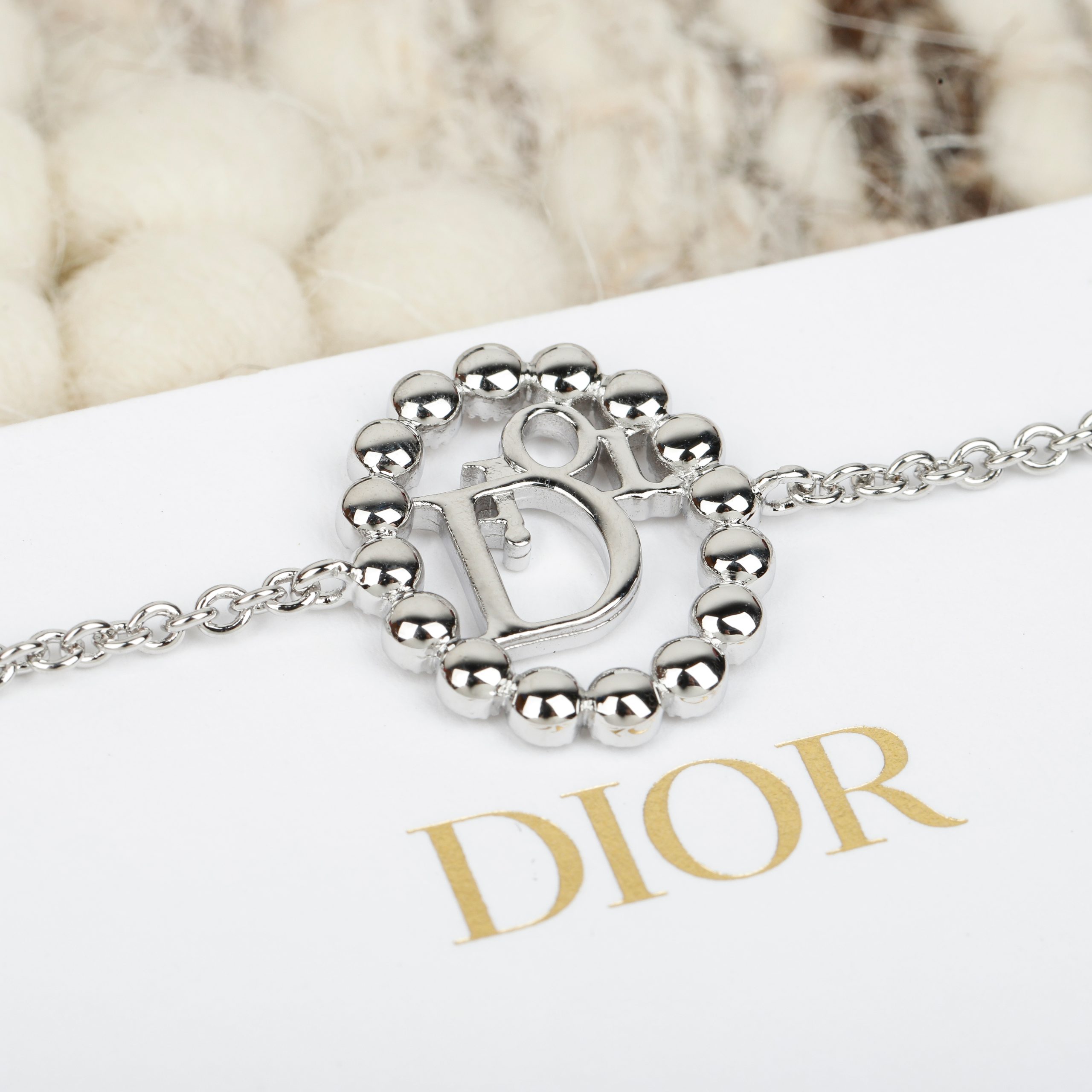 DIOR一比一女士銀色水鑽手鍊CD標誌細鏈設計2026輕奢氣質款| 9 DIOR一比一女士銀色水鑽手鍊CD標誌細鏈設計2026輕奢氣質款
