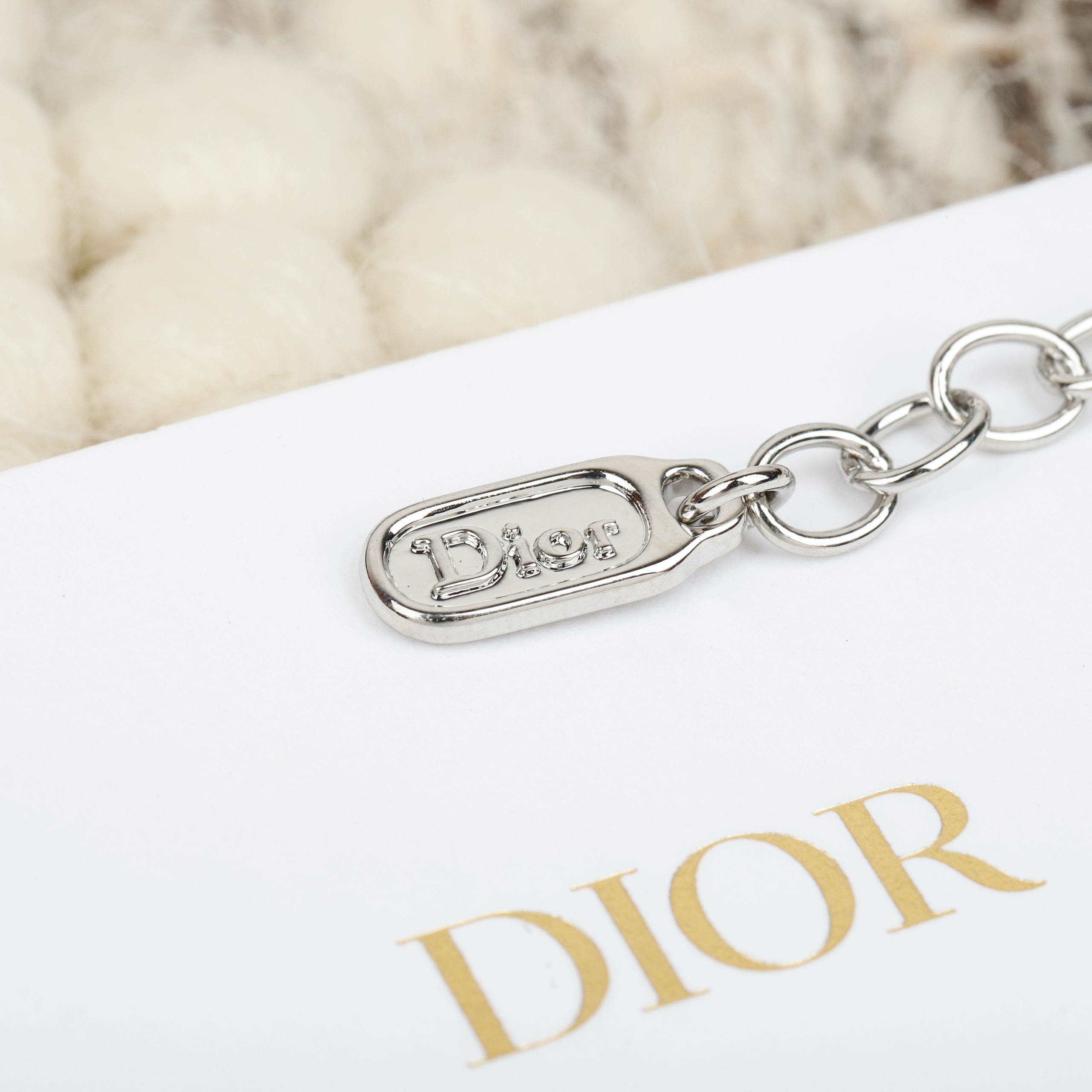 DIOR一比一女士銀色水鑽手鍊CD標誌細鏈設計2026輕奢氣質款| 8 DIOR一比一女士銀色水鑽手鍊CD標誌細鏈設計2026輕奢氣質款