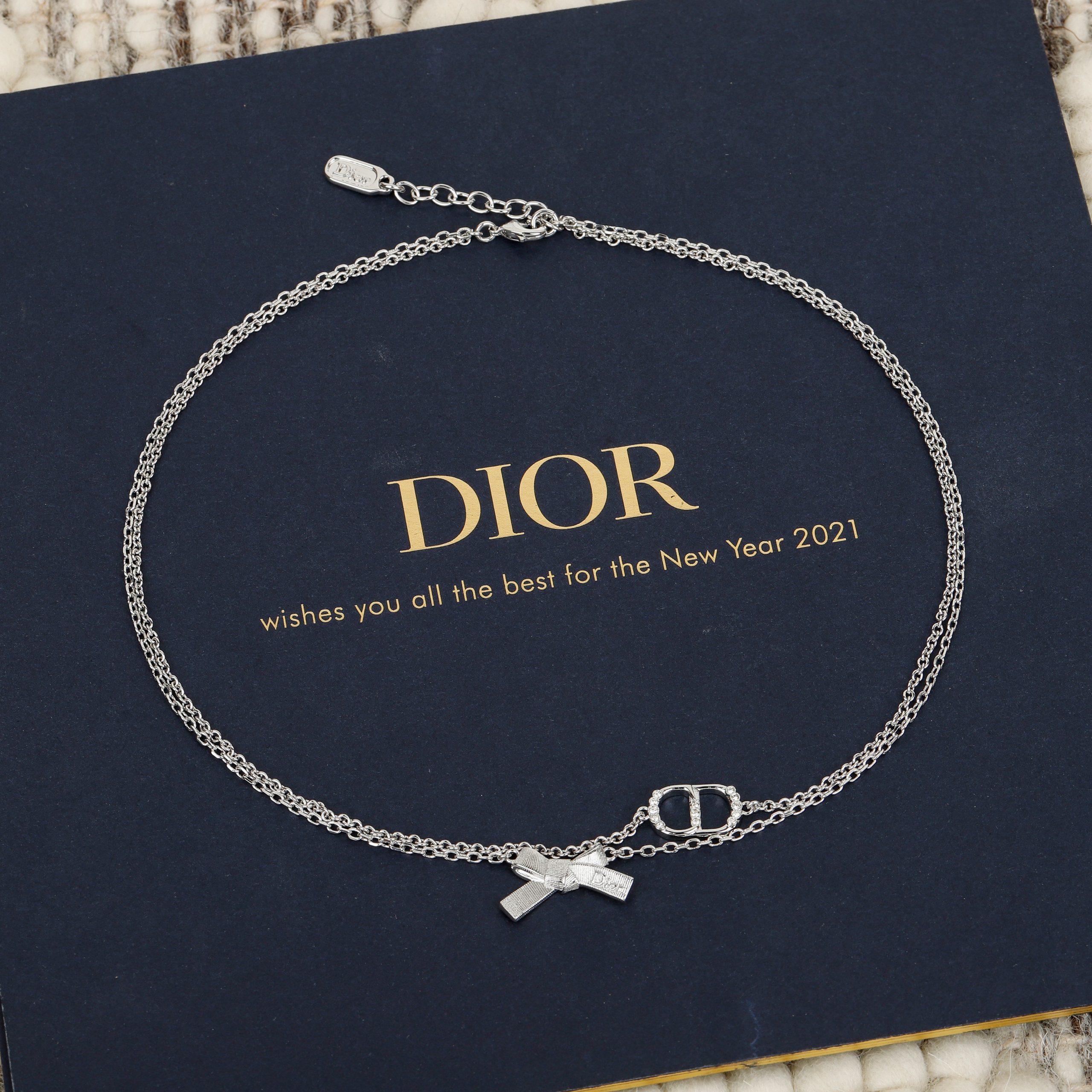 DIOR原單女士銀色雙層項鍊CD標誌蝴蝶結吊飾2026精緻鎖骨鏈| 11 DIOR原單女士銀色雙層項鍊CD標誌蝴蝶結吊飾2026精緻鎖骨鏈