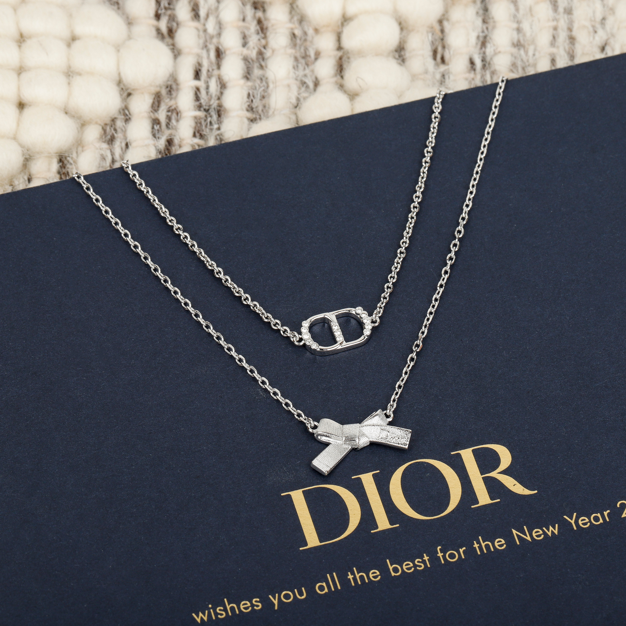 DIOR原單女士銀色雙層項鍊CD標誌蝴蝶結吊飾2026精緻鎖骨鏈| 10 DIOR原單女士銀色雙層項鍊CD標誌蝴蝶結吊飾2026精緻鎖骨鏈