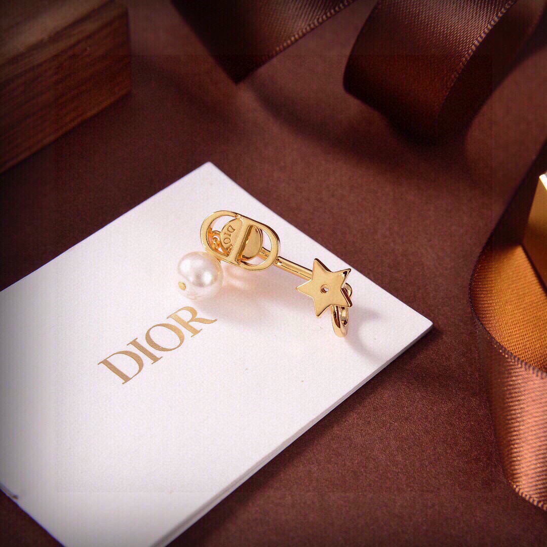 DIOR A貨女士金色星星珍珠耳飾CD字母垂墜設計2026甜美精緻款| 7 DIOR A貨女士金色星星珍珠耳飾CD字母垂墜設計2026甜美精緻款