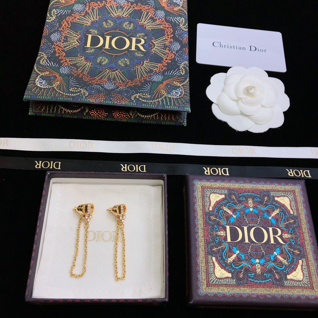 DIOR高仿女士金色CD水鑽流蘇耳環雙鏈垂墜設計精緻氣質款| 7 DIOR高仿女士金色CD水鑽流蘇耳環雙鏈垂墜設計精緻氣質款