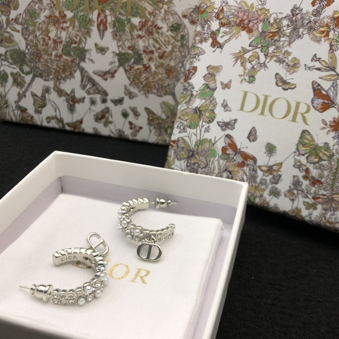 DIOR一比一女士銀色珍珠水鑽耳環CD吊墜半圈設計優雅百搭款