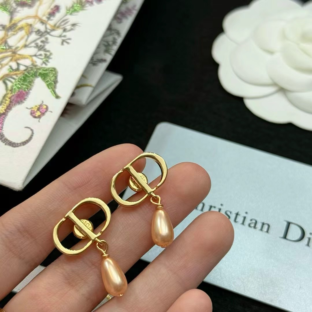 DIOR一比一女士金色CD耳環香檳色水滴珍珠吊墜復古優雅氣質款| 2 DIOR一比一女士金色CD耳環香檳色水滴珍珠吊墜復古優雅氣質款