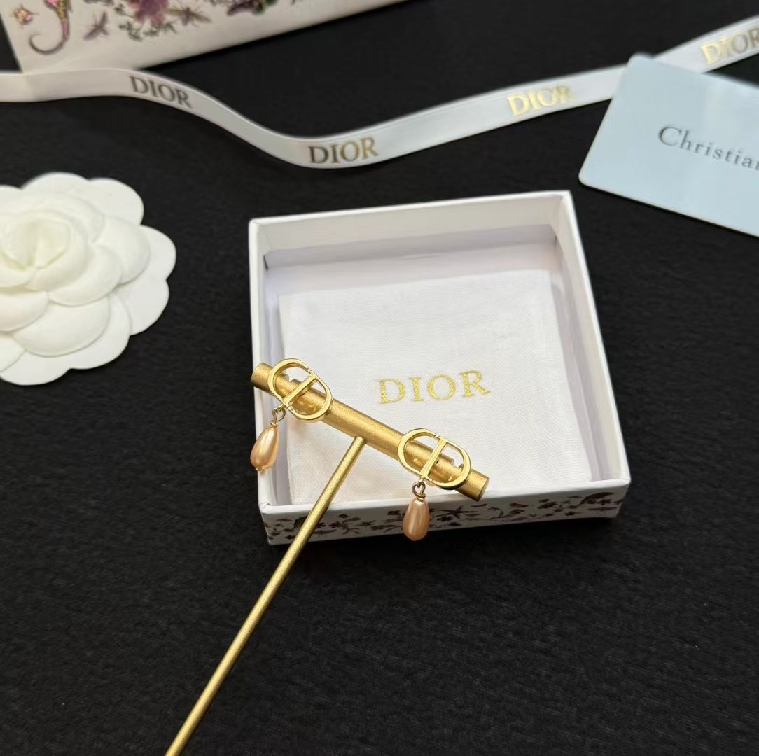 DIOR一比一女士金色CD耳環香檳色水滴珍珠吊墜復古優雅氣質款| 11 DIOR一比一女士金色CD耳環香檳色水滴珍珠吊墜復古優雅氣質款