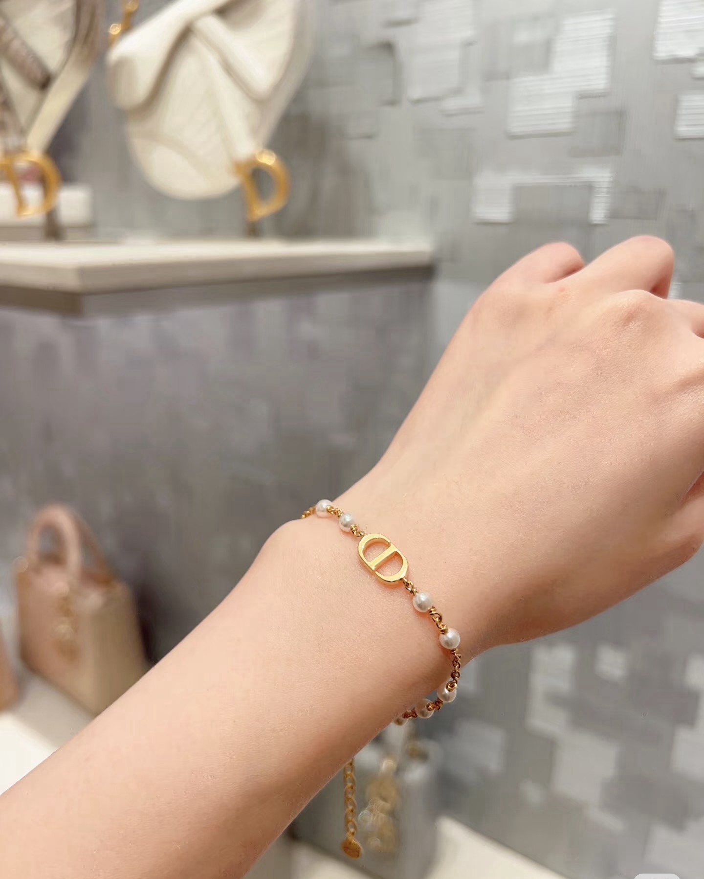 DIOR A貨女士金色CD珍珠手鍊細鏈可調節設計簡約優雅日常百搭款