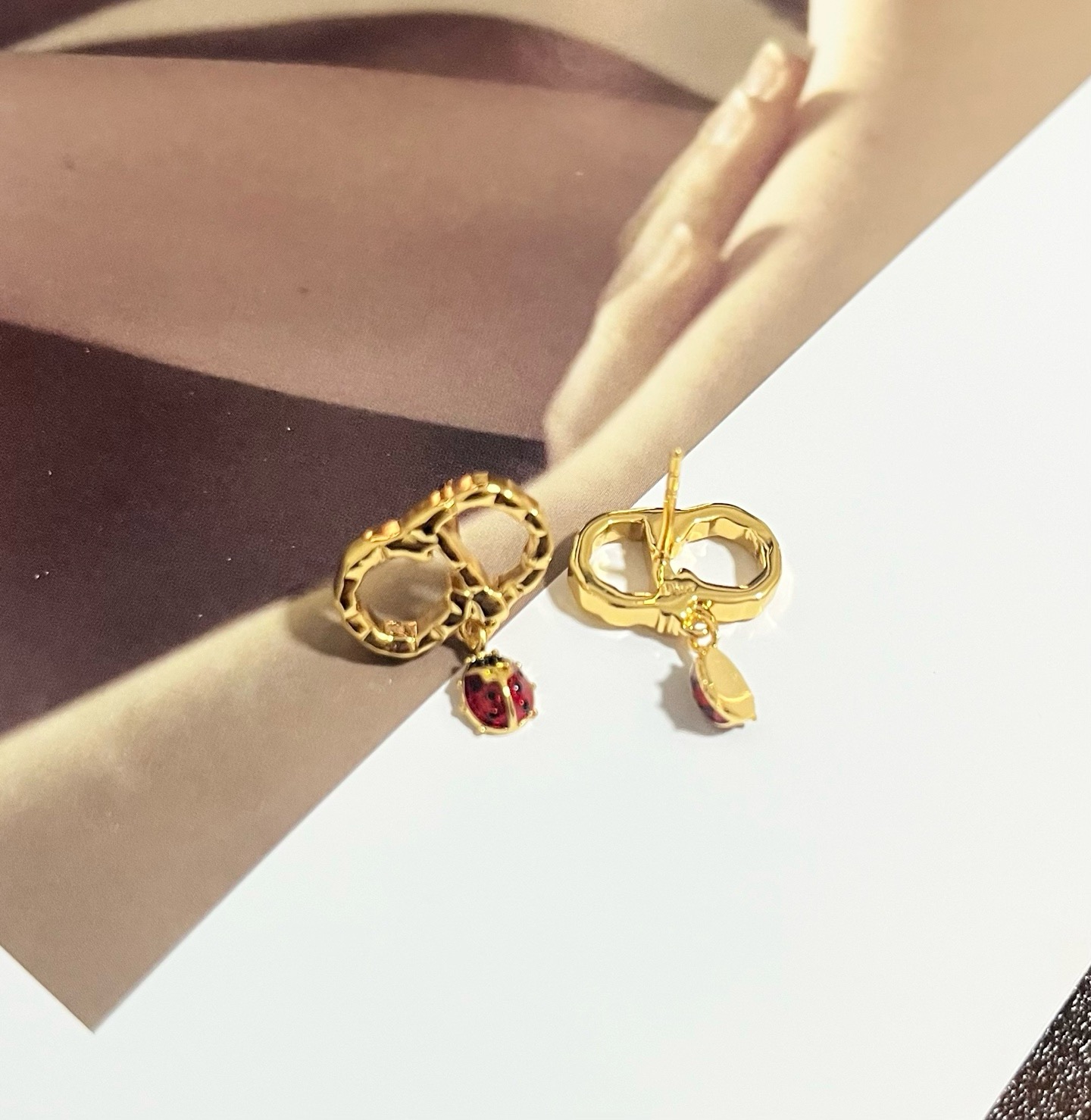 DIOR一比一女士金色CD耳環紅色瓢蟲吊墜復古趣味個性耳釘| 11 DIOR一比一女士金色CD耳環紅色瓢蟲吊墜復古趣味個性耳釘
