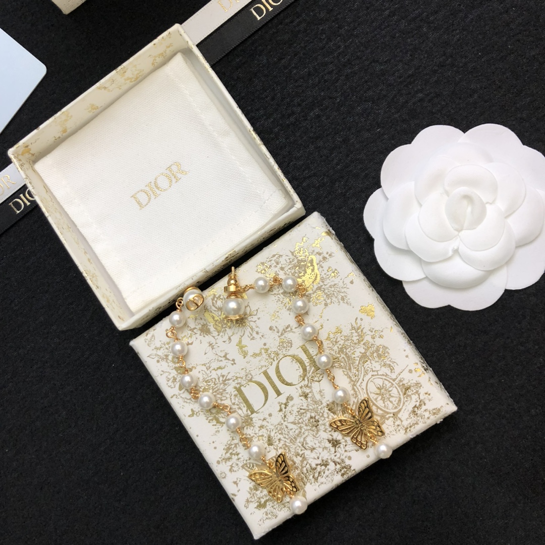 原單Dior蝴蝶耳環 珍珠長流蘇金色耳飾 優雅垂墜款| 10 原單Dior蝴蝶耳環 珍珠長流蘇金色耳飾 優雅垂墜款