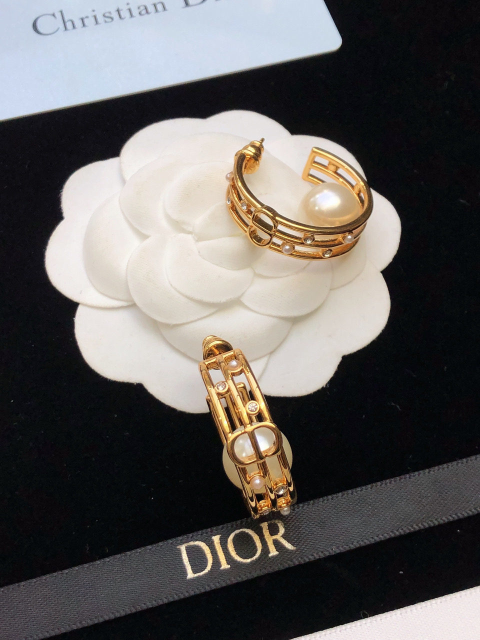 高仿Dior CD圓環耳環 金色珍珠水鑽鏤空造型耳飾| 8 高仿Dior CD圓環耳環 金色珍珠水鑽鏤空造型耳飾