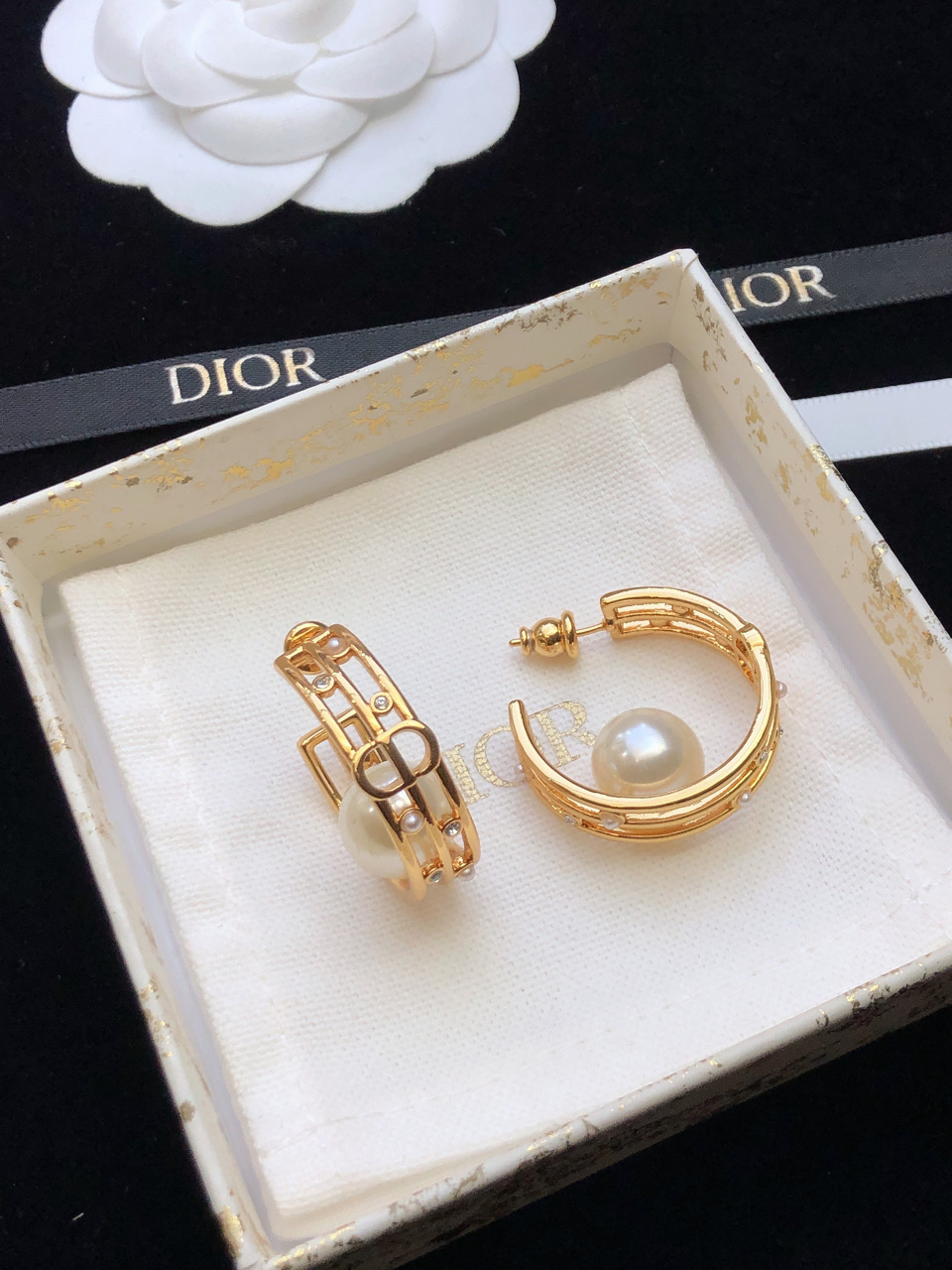 高仿Dior CD圓環耳環 金色珍珠水鑽鏤空造型耳飾| 7 高仿Dior CD圓環耳環 金色珍珠水鑽鏤空造型耳飾