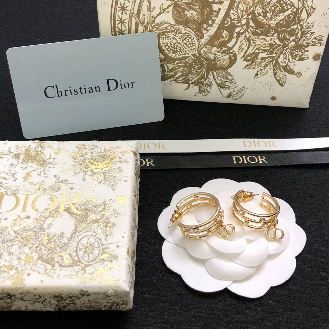 A貨Dior CD圓環耳環 金色珍珠水鑽吊墜精品耳飾| 8 A貨Dior CD圓環耳環 金色珍珠水鑽吊墜精品耳飾