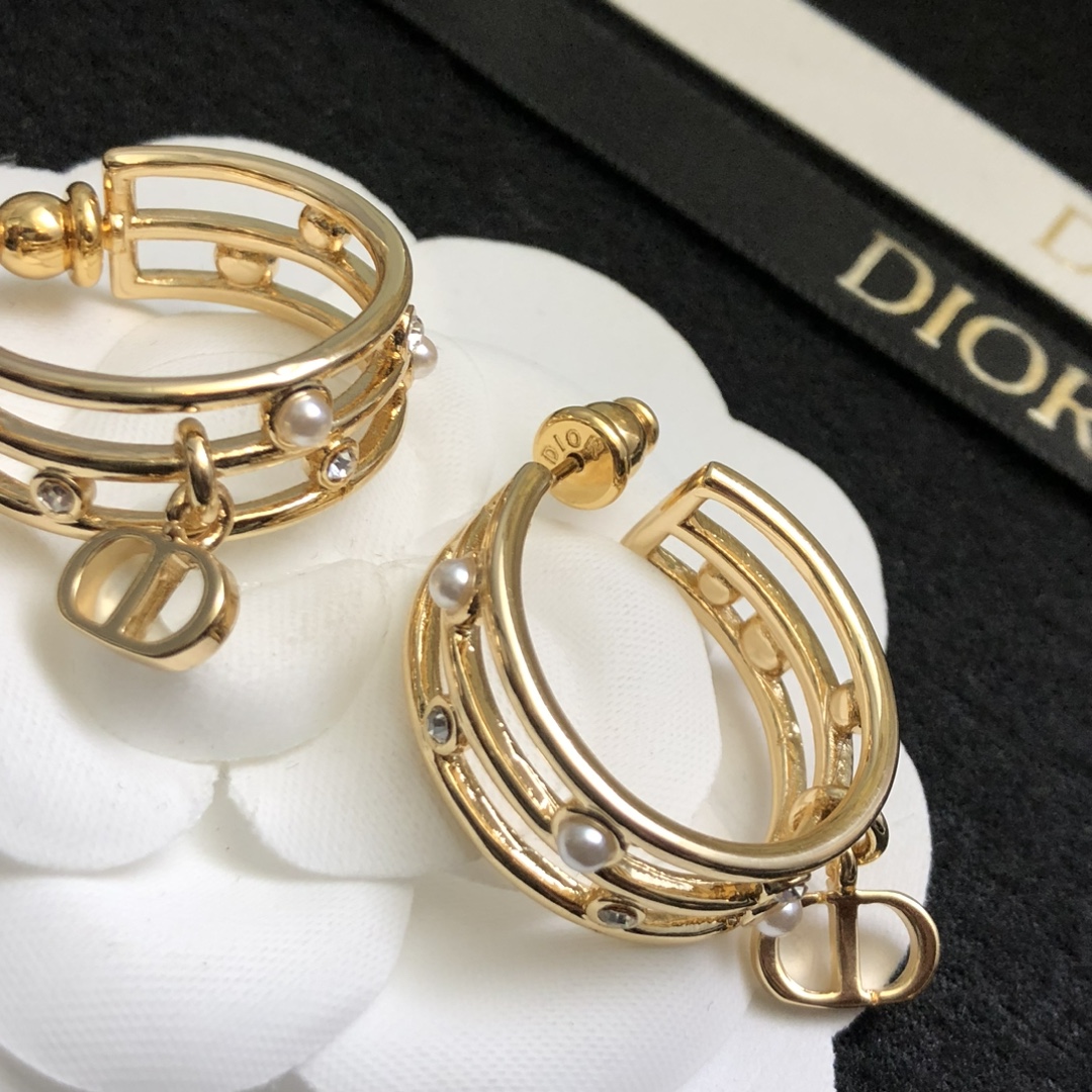 A貨Dior CD圓環耳環 金色珍珠水鑽吊墜精品耳飾| 7 A貨Dior CD圓環耳環 金色珍珠水鑽吊墜精品耳飾