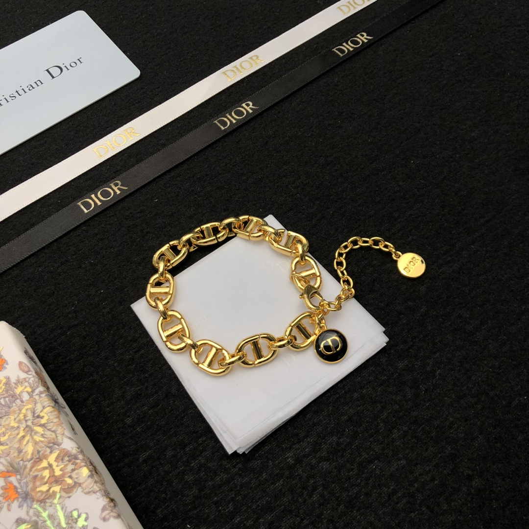 A貨Dior CD手鍊 金色粗鏈黑色圓牌吊墜復古手鏈| 2 A貨Dior CD手鍊 金色粗鏈黑色圓牌吊墜復古手鏈