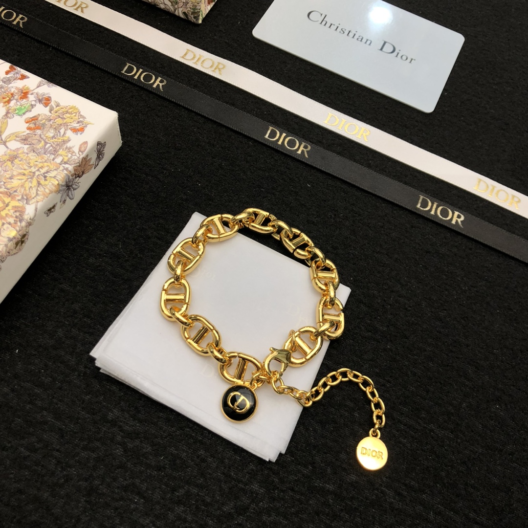 A貨Dior CD手鍊 金色粗鏈黑色圓牌吊墜復古手鏈| 11 A貨Dior CD手鍊 金色粗鏈黑色圓牌吊墜復古手鏈