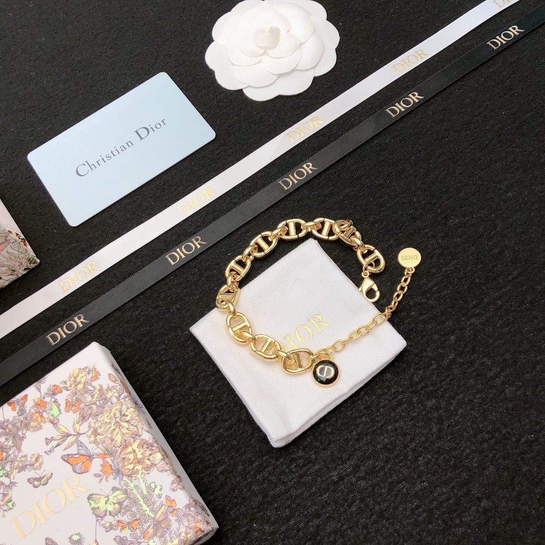 A貨Dior CD手鍊 金色粗鏈黑色圓牌吊墜復古手鏈| 8 A貨Dior CD手鍊 金色粗鏈黑色圓牌吊墜復古手鏈