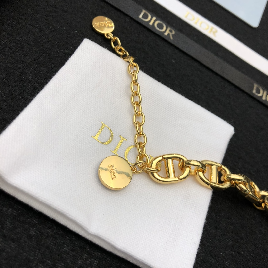 A貨Dior CD手鍊 金色粗鏈黑色圓牌吊墜復古手鏈| 7 A貨Dior CD手鍊 金色粗鏈黑色圓牌吊墜復古手鏈