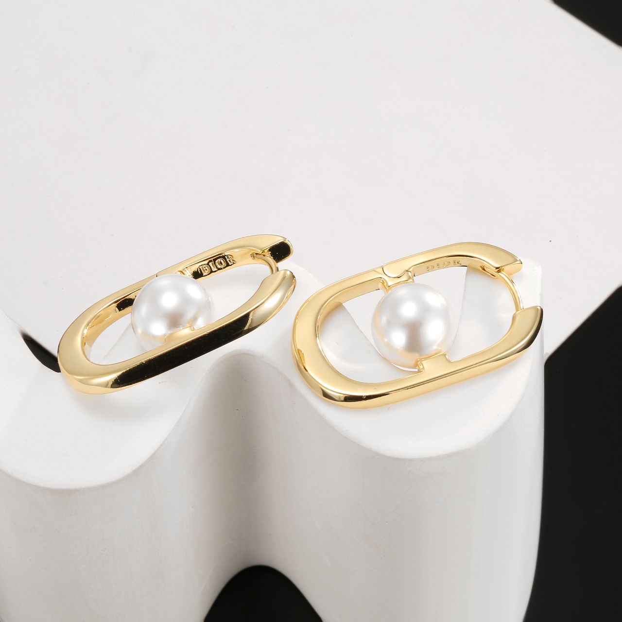 一比一Dior珍珠耳環 金色橢圓鏤空單珠簡約耳扣| 7 一比一Dior珍珠耳環 金色橢圓鏤空單珠簡約耳扣