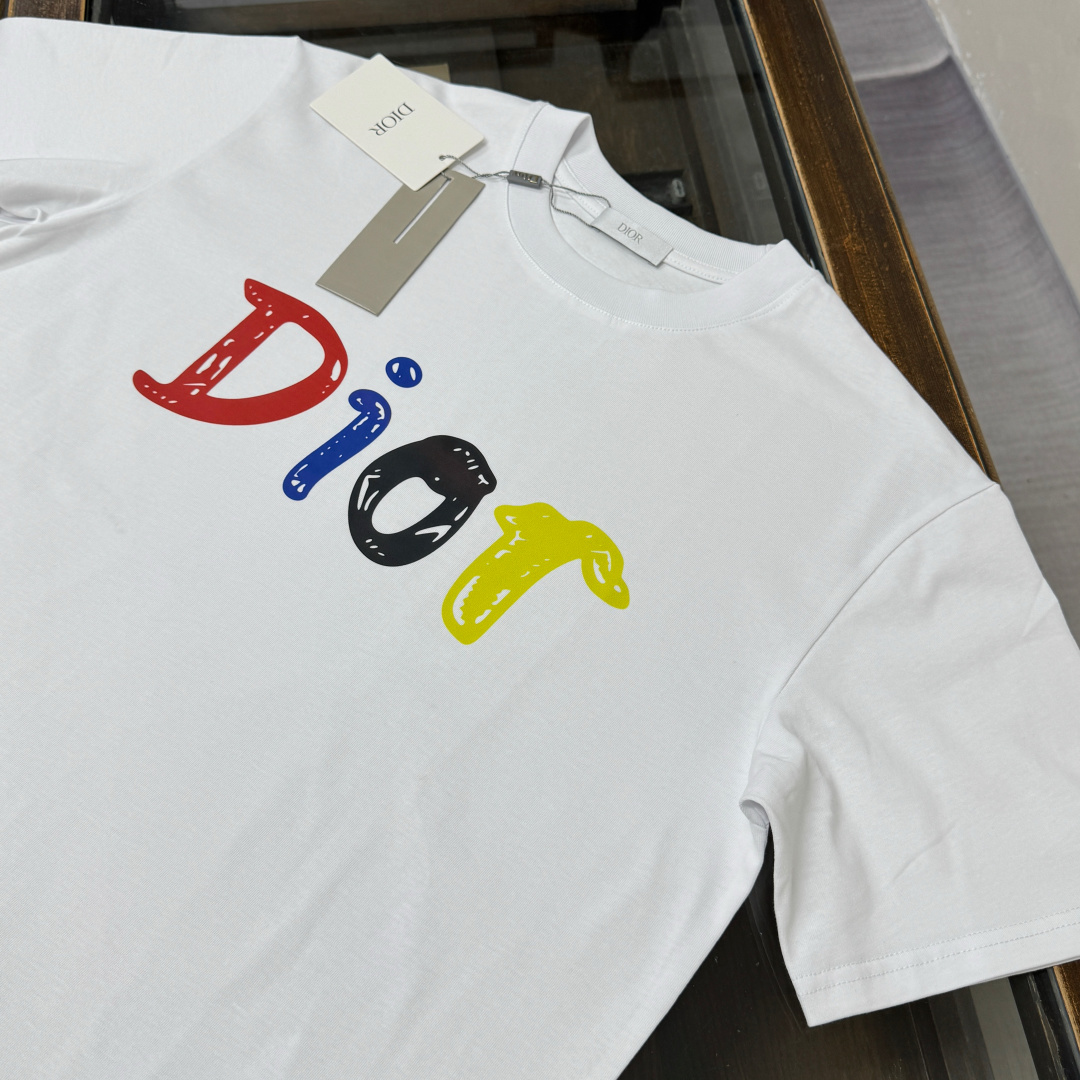 原單Dior迪奧短袖T恤 白色彩色字母Logo印花圓領男款上衣| 12 原單Dior迪奧短袖T恤 白色彩色字母Logo印花圓領男款上衣