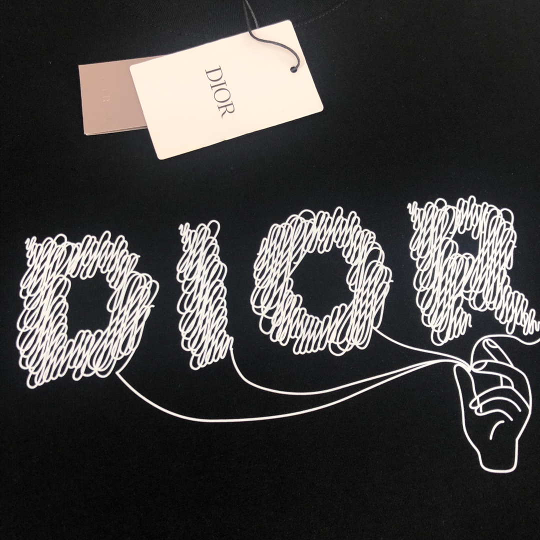 原單Dior迪奧短袖T恤 黑色手繪線條DIOR字母印花男款上衣| 12 原單Dior迪奧短袖T恤 黑色手繪線條DIOR字母印花男款上衣