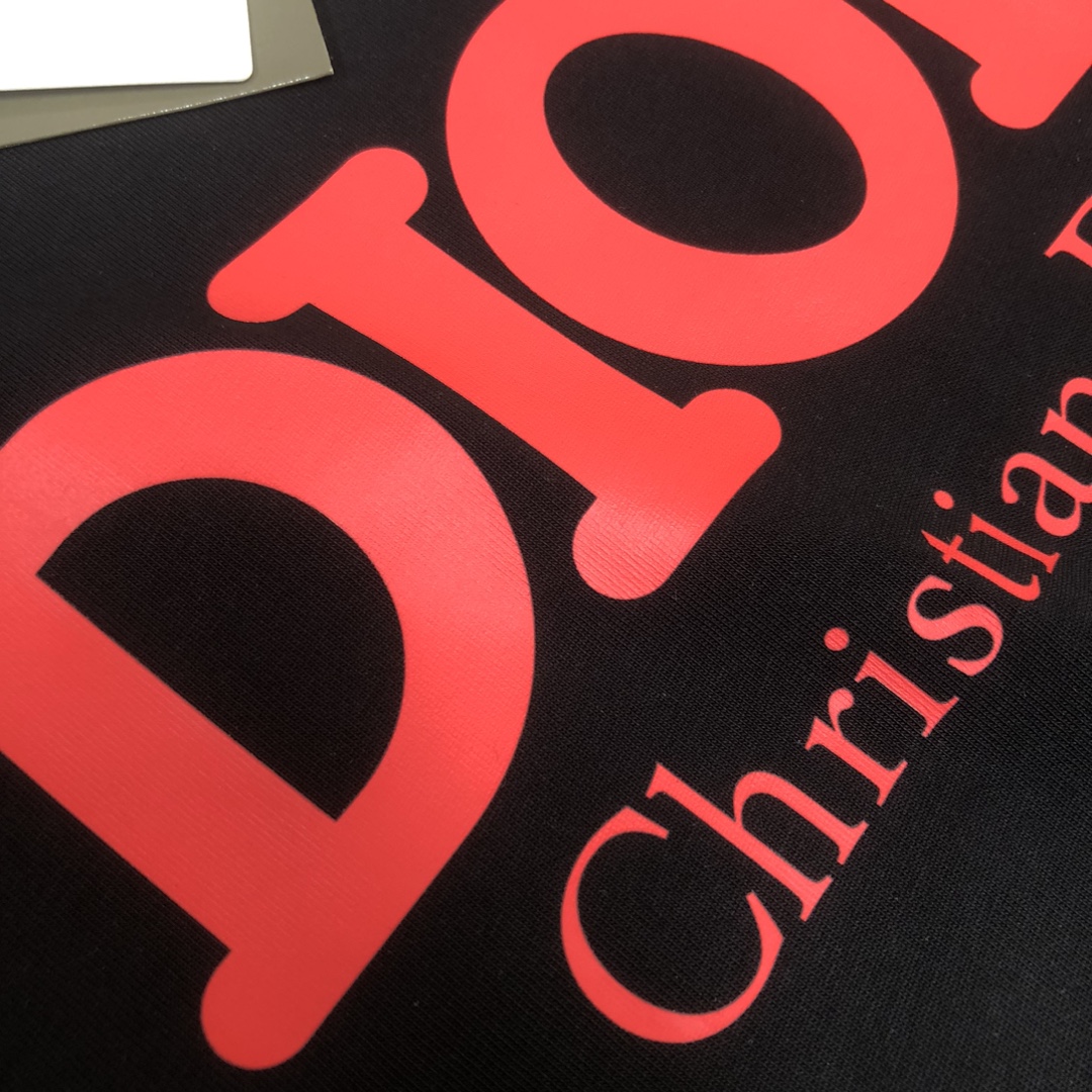 高仿Dior迪奧黑色短袖T恤 紅色Christian Dior Logo原單男裝| 10 高仿Dior迪奧黑色短袖T恤 紅色Christian Dior Logo原單男裝