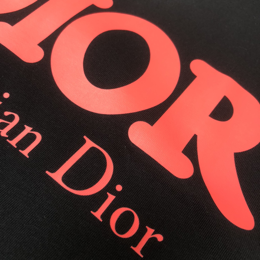 高仿Dior迪奧黑色短袖T恤 紅色Christian Dior Logo原單男裝| 9 高仿Dior迪奧黑色短袖T恤 紅色Christian Dior Logo原單男裝