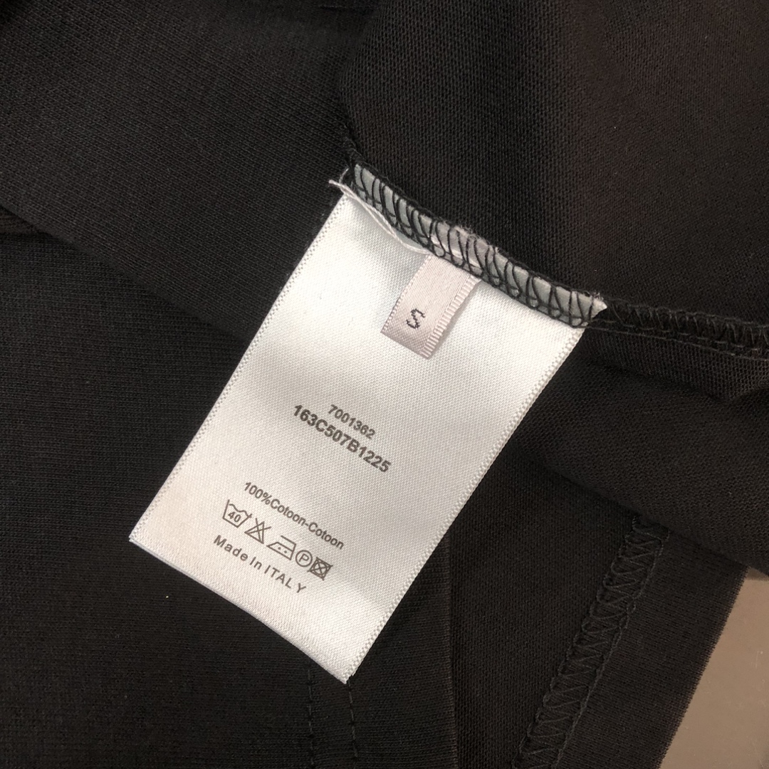 高仿Dior迪奧黑色短袖T恤 紅色Christian Dior Logo原單男裝| 8 高仿Dior迪奧黑色短袖T恤 紅色Christian Dior Logo原單男裝